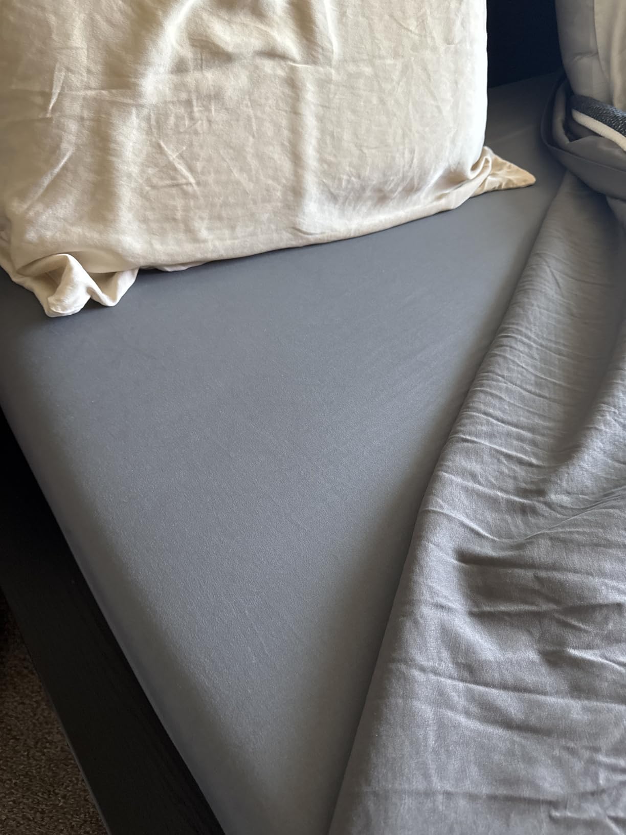 SONORO KATE Bed Sheet Set Super Soft Microfiber 1800 Series Luxury Egyptian Sheets 16-Inch Deep Pocket Wrinkle and Hypoallergenic-4 Piece(Queen Dark Grey) customer photo 1