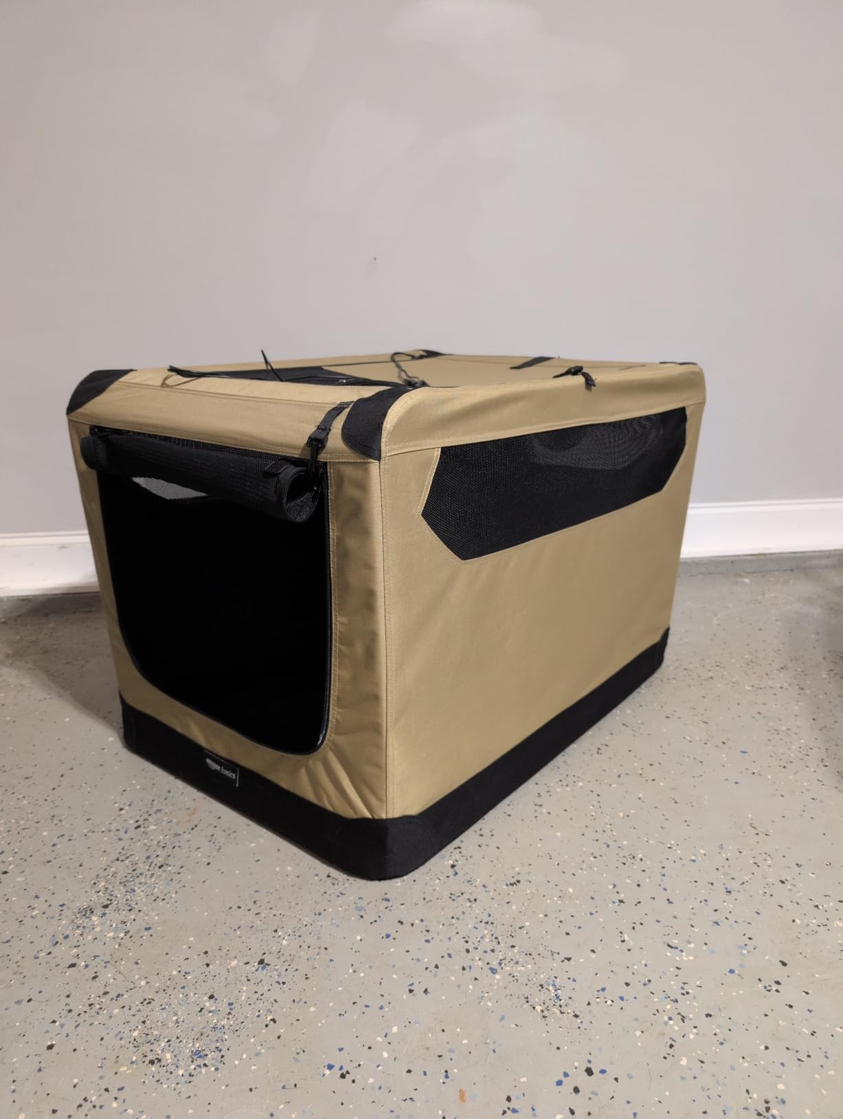 Amazon Basics Portable Folding Soft Dog Crate, Double Door, Collapsible Travel Kennel, Easy to Assemble, Medium, 29.92 x 21.3 x 21.3 inches, Tan customer photo 1
