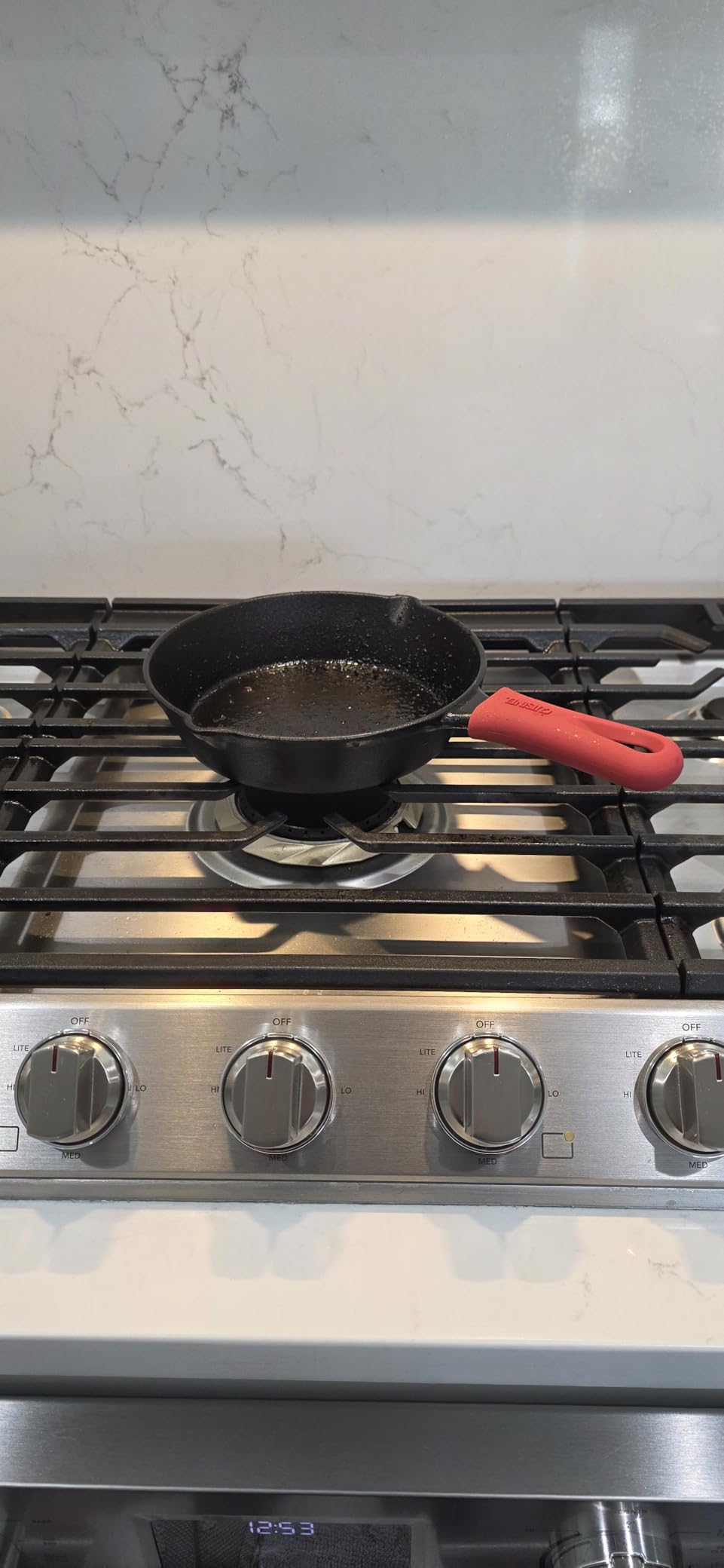 Cuisinel Pre-Seasoned Cast Iron Skillet 2-Piece Set (10-Inch and 12-Inch) Oven Safe Cookware - 2 Heat-Resistant Holders - Indoor and Outdoor Use - Grill, Stovetop, Induction Safe customer photo 1