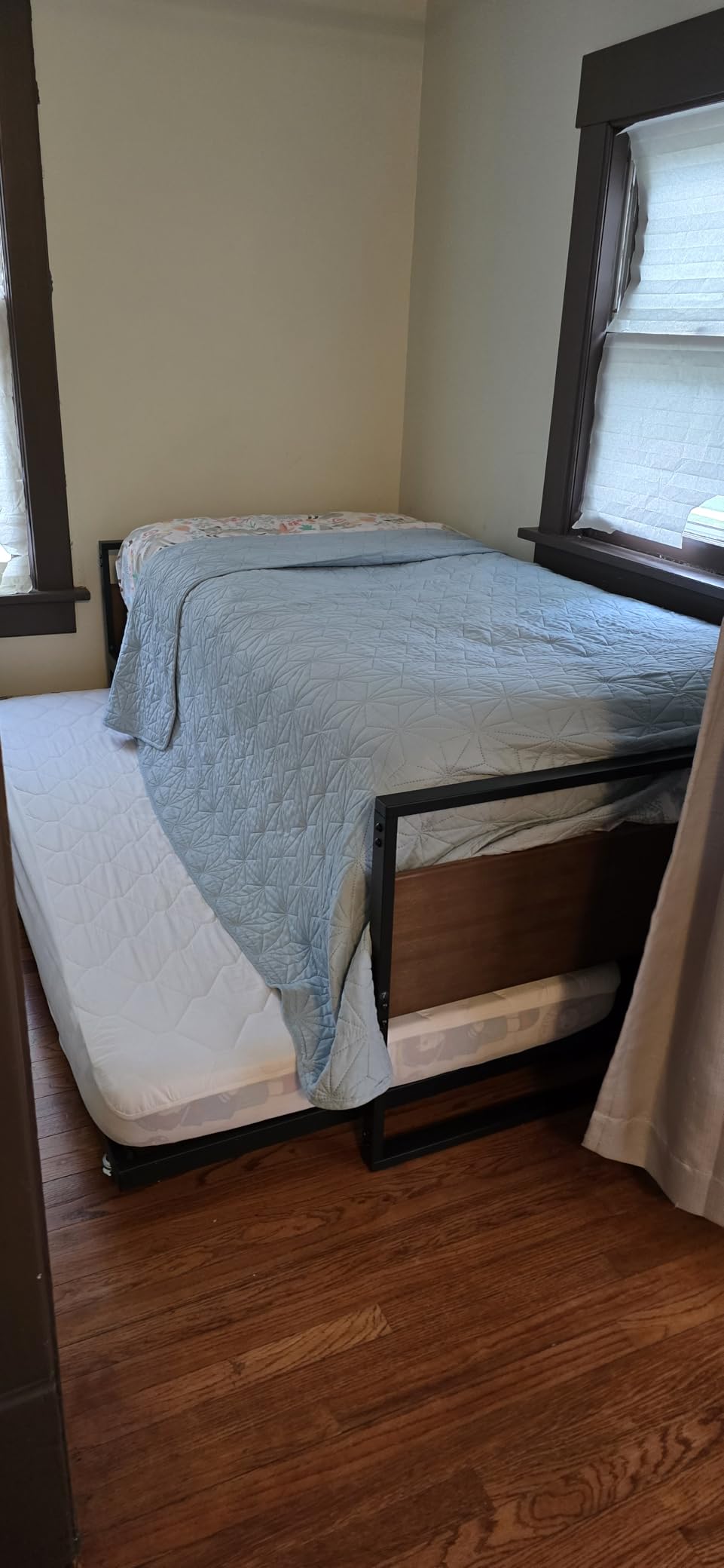 ZINUS Suzanne Bamboo and Metal Daybed with Trundle, Mattress Foundation with Steel Slat Support, Easy Assembly, Twin customer photo 2