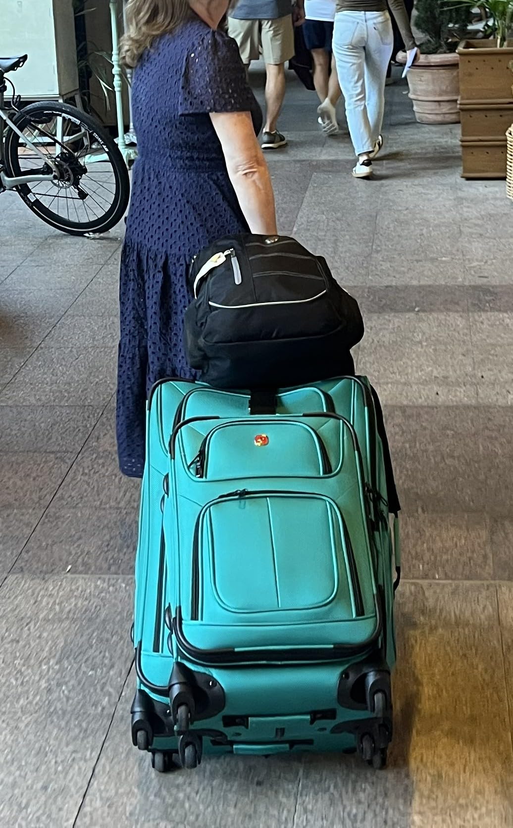 Sion Softside Expandable Roller Luggage, Pewter, 3-Piece Set (21/25/29) customer photo 1