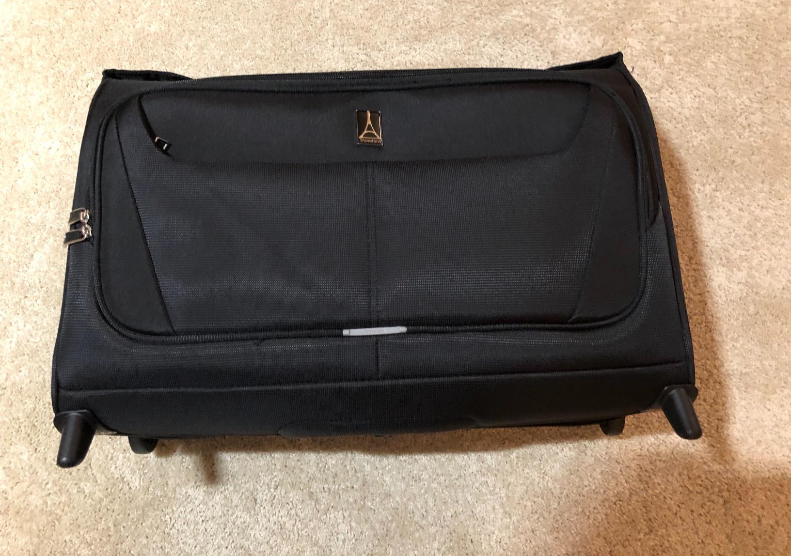 Travelpro Maxlite 5 Softside Lightweight Carry-On Upright 2 Wheel Rolling Garment Bag, 22-Inch -- Black customer photo 1