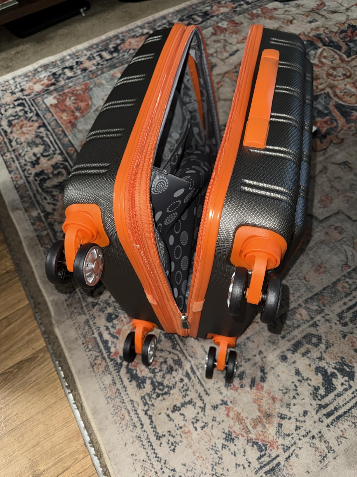 Melbourne Hardside Expandable Spinner Wheel Luggage, Checked Large 28