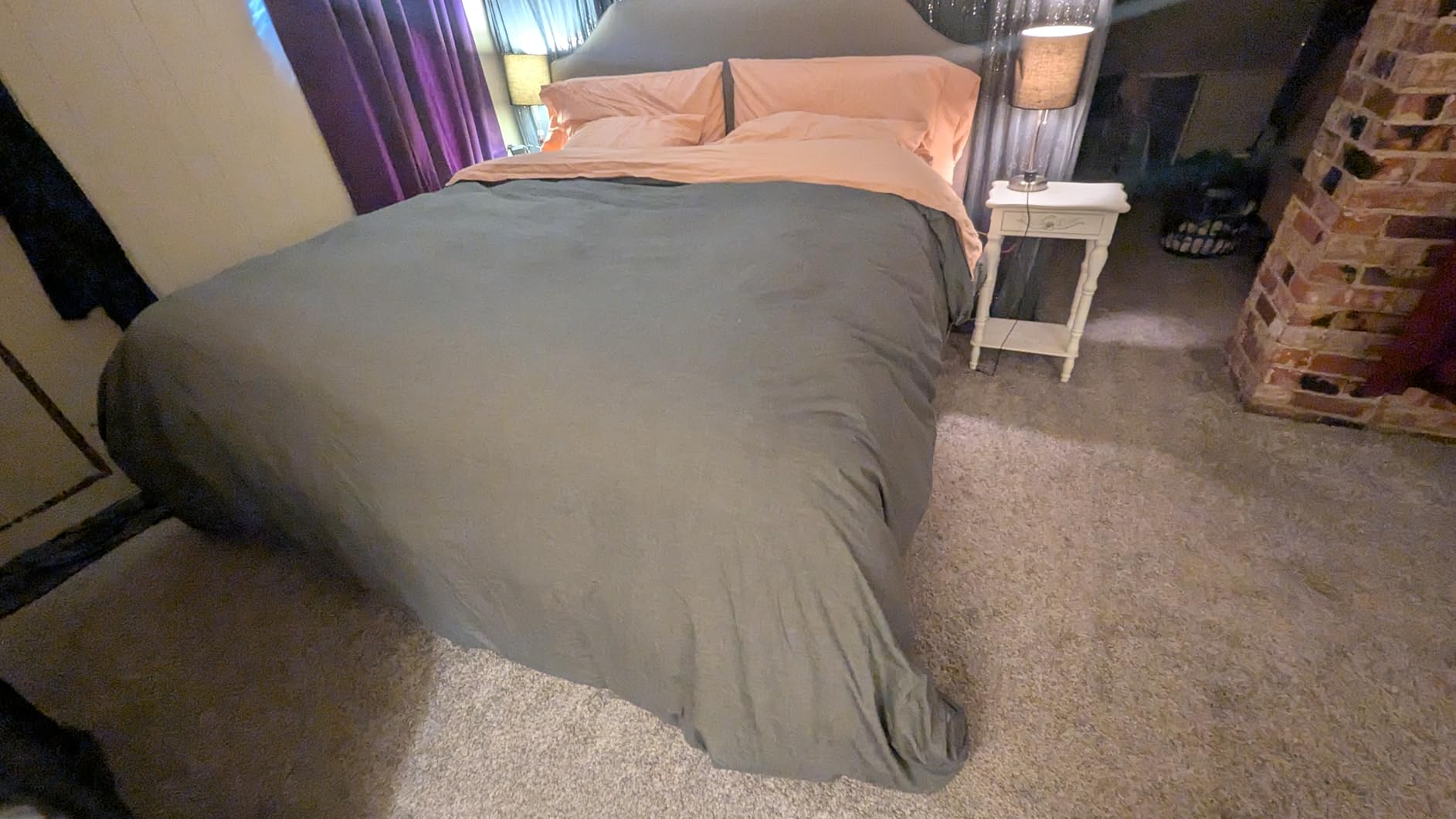Luxurious All-Season Goose Down Feather Fiber Comforter Queen Size Duvet Insert, Exquisite Pinch Pleat Design, Premium Baffle Box, 100% Egyptian Cotton Cover, 55 oz. Fill Weight, White customer photo 2