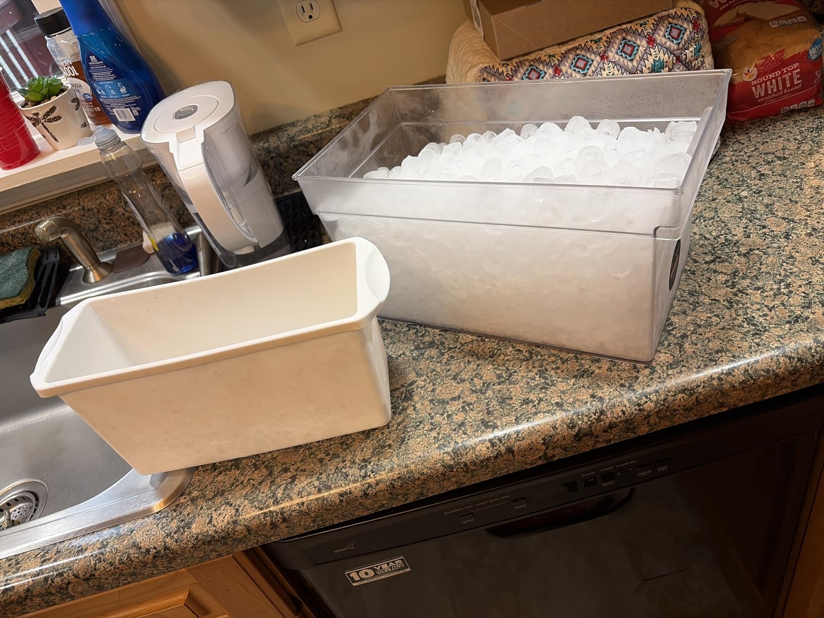 Frigidaire Countertop Portable, 26 lb per Day Bullet Ice Maker Machine (Black Stainless Steel) customer photo 1