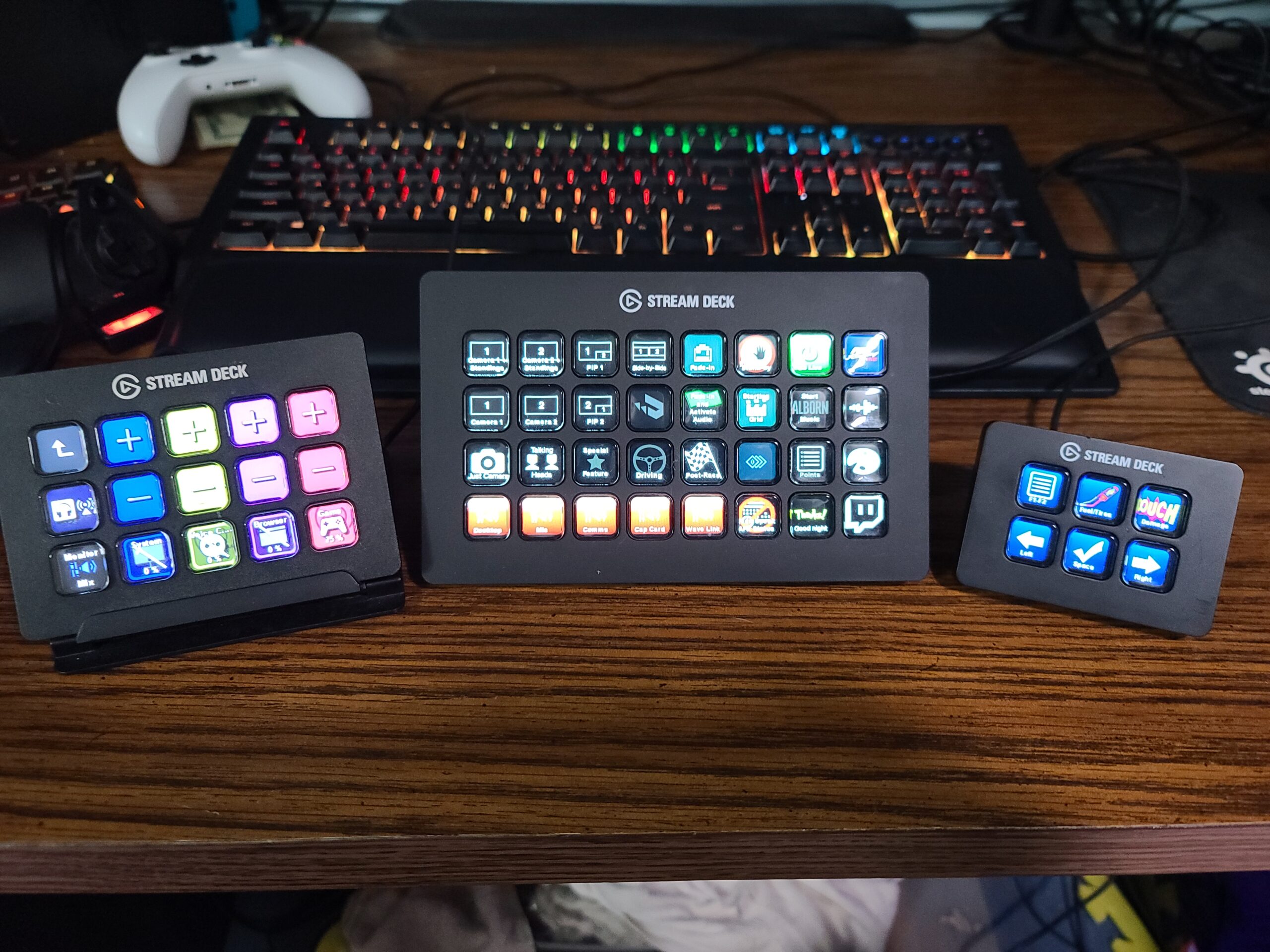 Stream Deck XL - Advanced Studio Controller, 32 macro keys, trigger actions in apps and software like OBS, Twitch, YouTube and more, works with Mac and PC customer photo 1