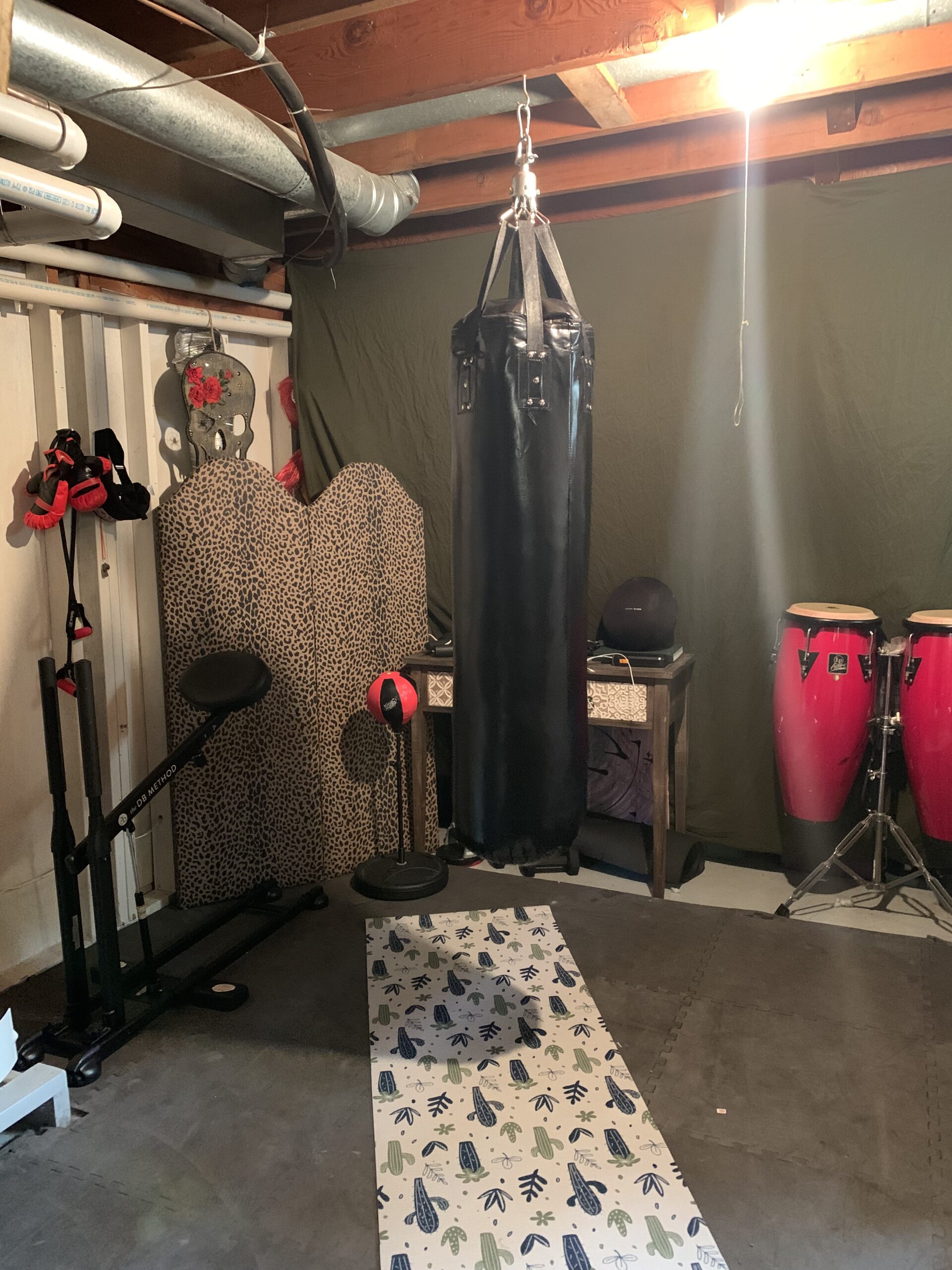 Odoland Punching Bag Set for Adults, 4FT PU Heavy Boxing Bag Set with 12OZ Boxing Gloves, Hand Wraps, Hanging Chains for MMA Karate Kickboxing Home Gym Training as Boys Gifts - Unfilled customer photo 2