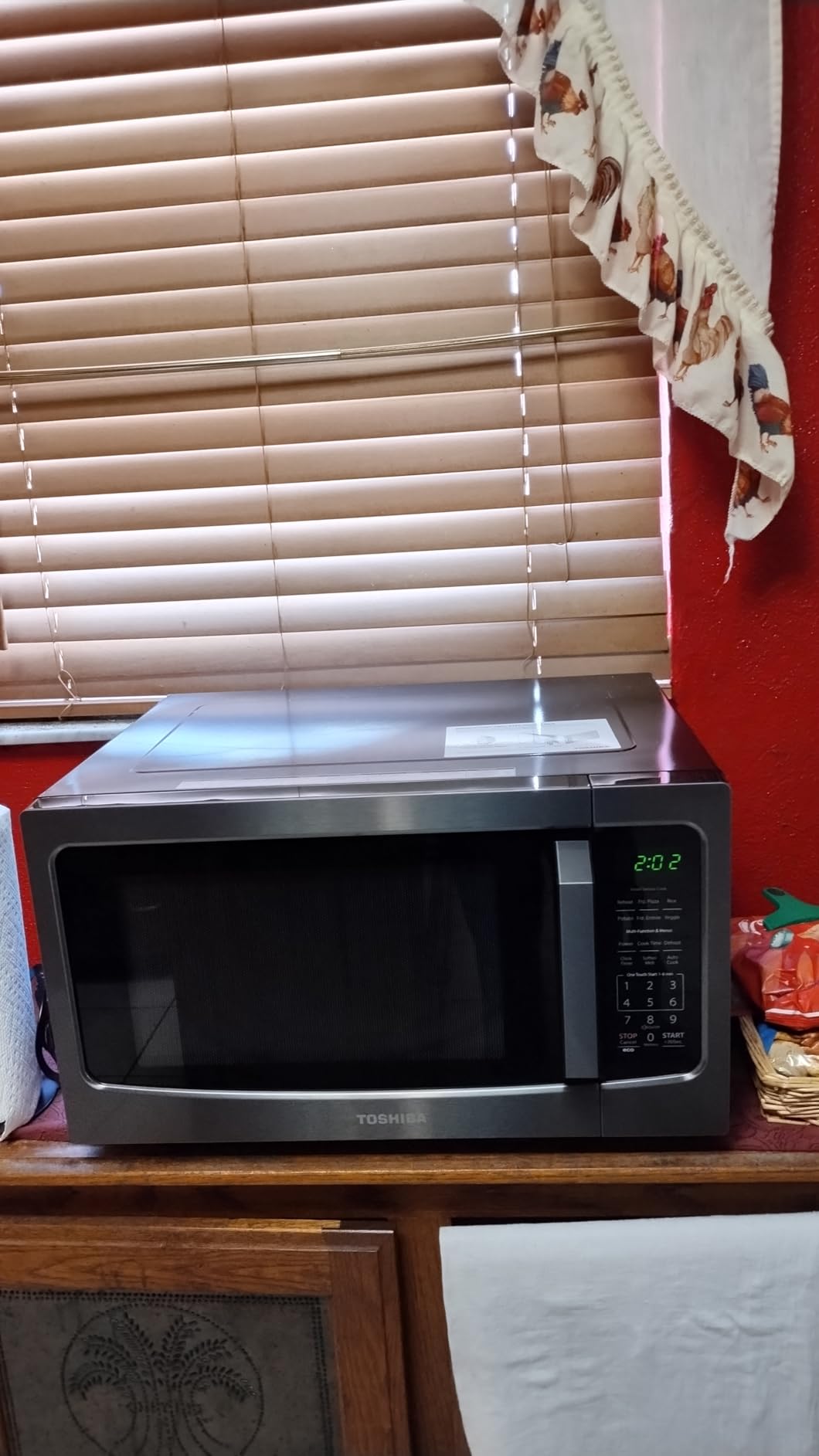 TOSHIBA ML-EM45P(BS) Countertop Microwave Oven with Smart Sensor and 13.6