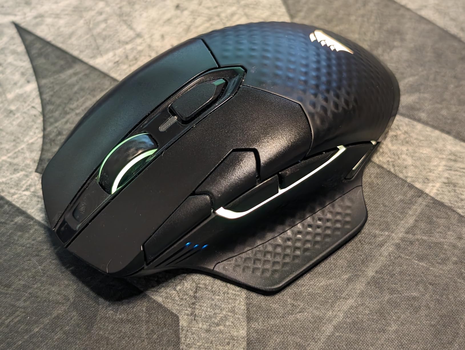 Corsair Dark CORE RGB PRO SE Wireless FPS/MOBA Gaming Mouse with Qi Charging - 18,000 DPI - 8 Programmable Buttons - Sub-1ms Wireless - iCUE Compatible - PC, Mac, PS5, PS4, Xbox - Black customer photo 2