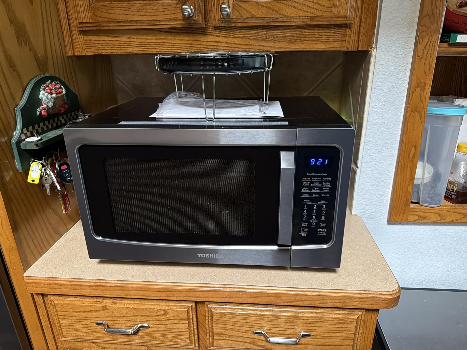 Toshiba Air Fryer Combo 4-in-1 Countertop Microwave Oven, Smart Sensor, Convection, Mute Function, Position Memory 13.6