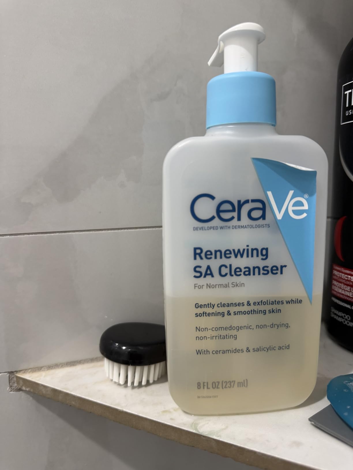 CeraVe Renewing Salicylic Acid Cleanser, Formulated With Hyaluronic Acid, Niacinamide, & Ceramides, Gentle BHA Exfoliating Face Wash, Non Comedogenic & Fragrance Free, 16 Ounce customer photo 2