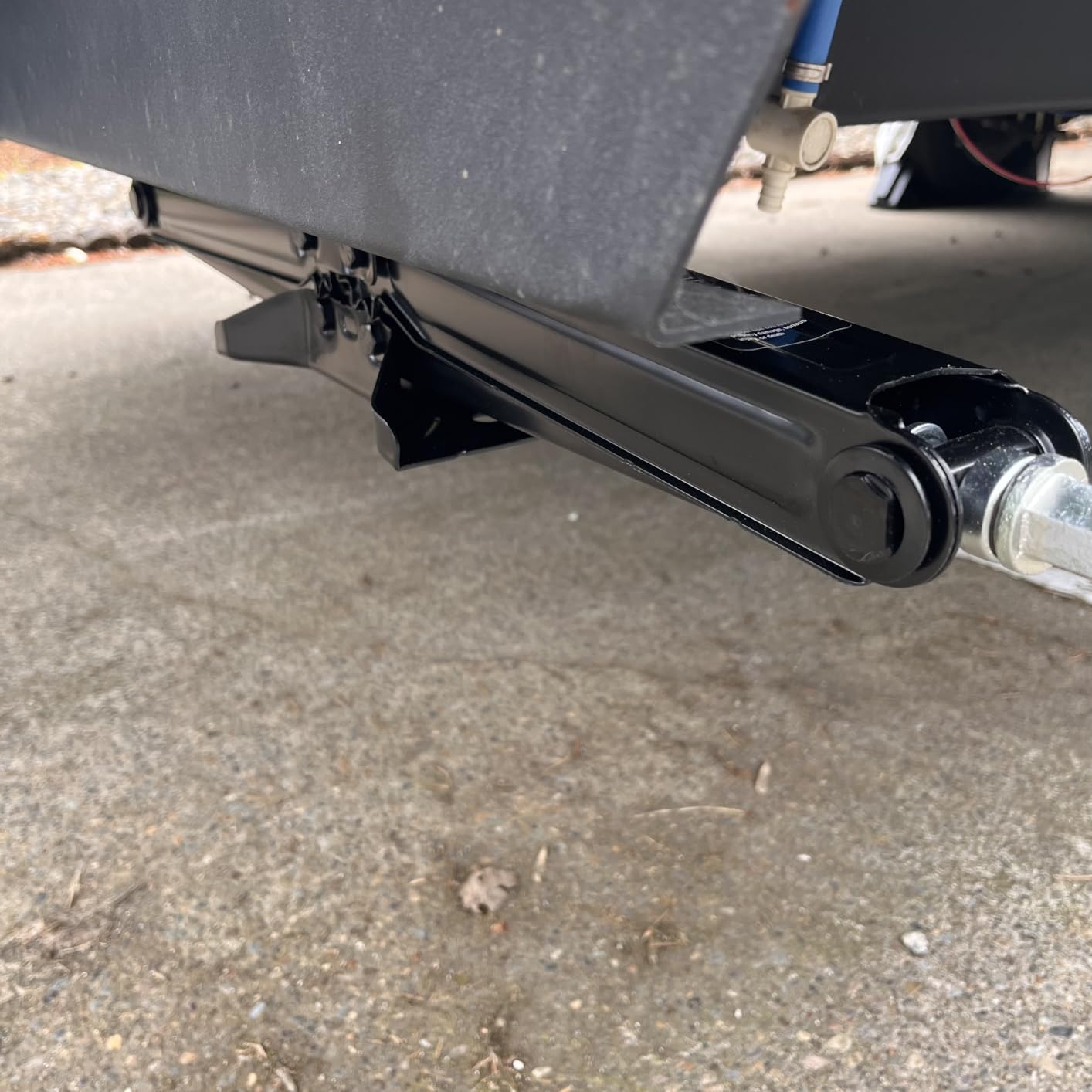 ROCKMAN RV Camper Trailer Stabilizer Leveling Scissor Jacks w/Socket & Level 24