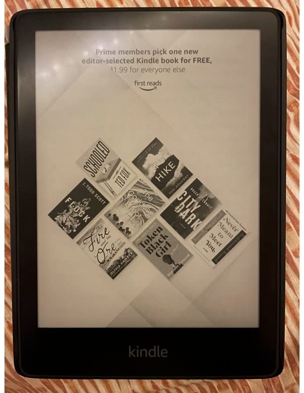 Kindle Paperwhite (8 GB) - Now with a larger display, adjustable warm light, increased battery life, and faster page turns - Black customer photo 1