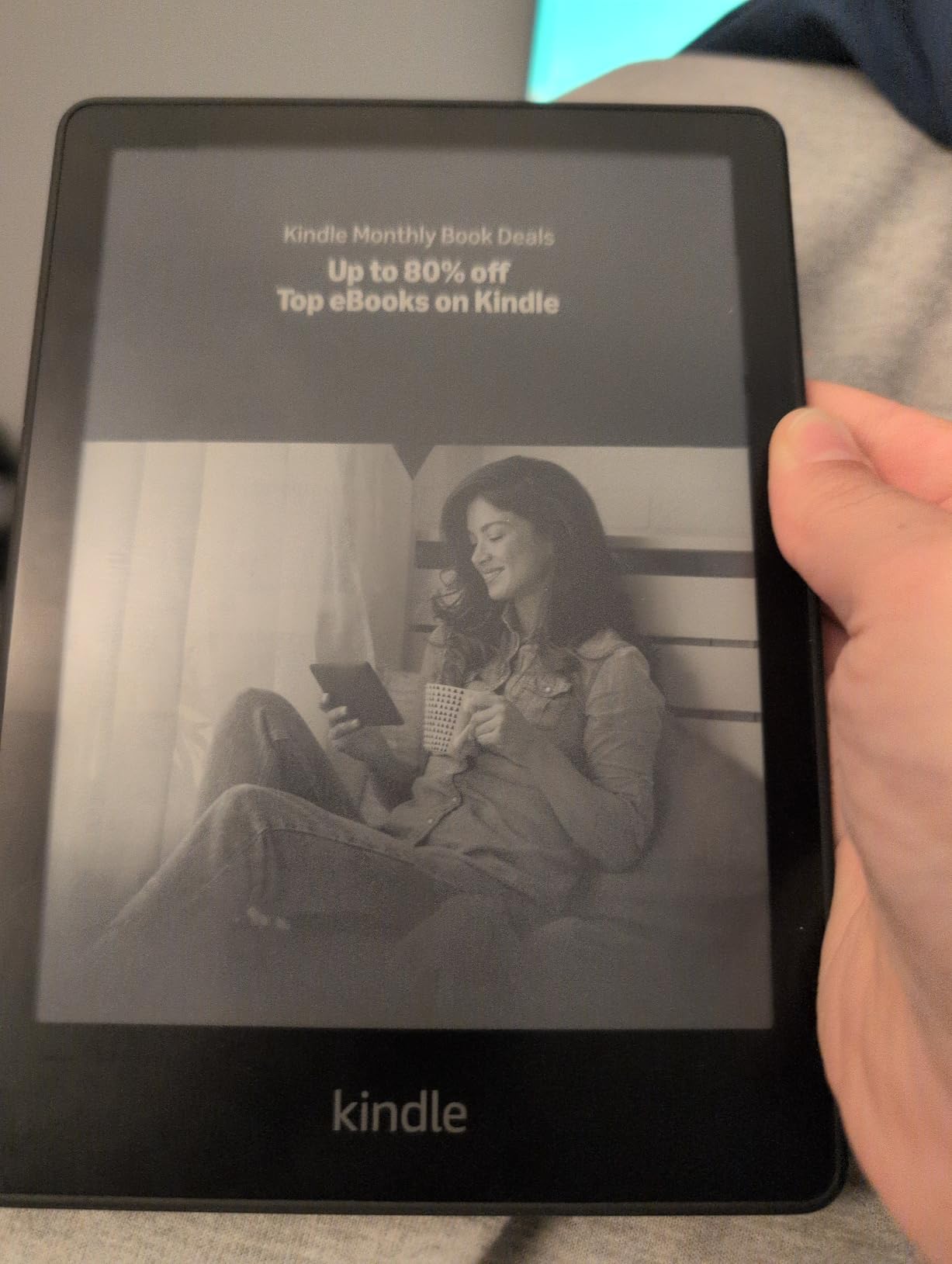 Kindle Paperwhite (8 GB) - Now with a larger display, adjustable warm light, increased battery life, and faster page turns - Black customer photo 2