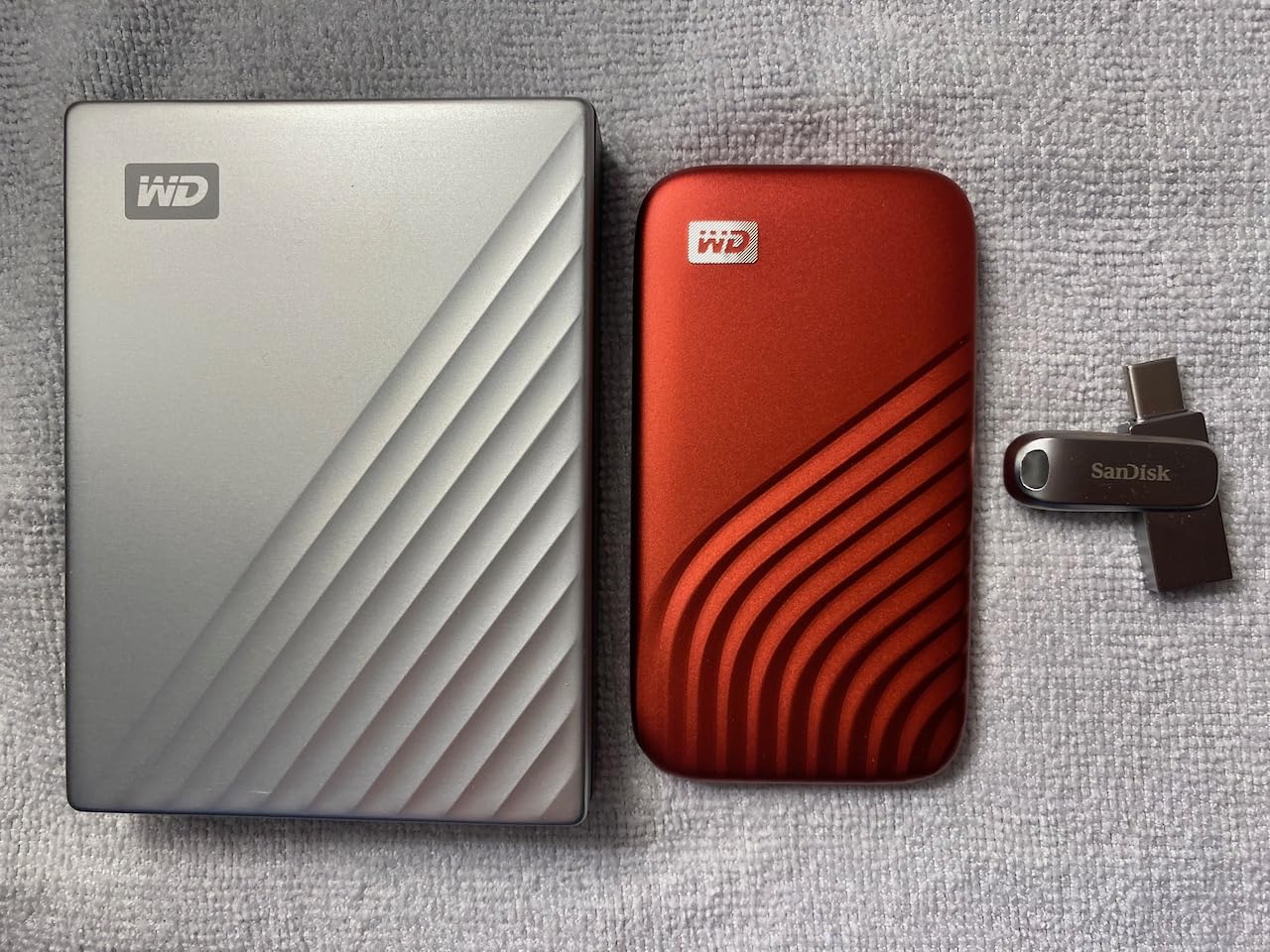 Western Digital 4TB My Passport SSD External Portable Solid State Drive, Grey, Up to 1,050 MB/s, USB 3.2 Gen-2 and USB-C Compatible (USB-A for older systems) - WDBAGF0040BGY-WESN customer photo 1