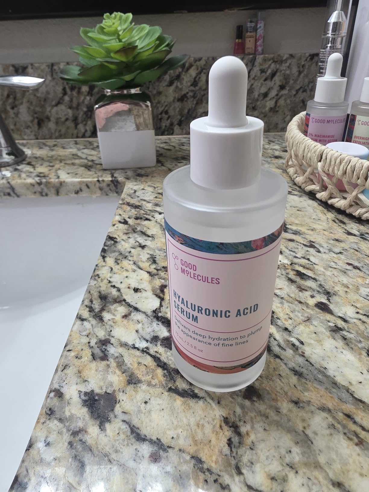 Good Molecules Hyaluronic Acid Serum - 1% Hyaluronic Acid Non-greasy Ultra Hydrating Serum, Facial Moisturizer for Plumper Skin customer photo 1