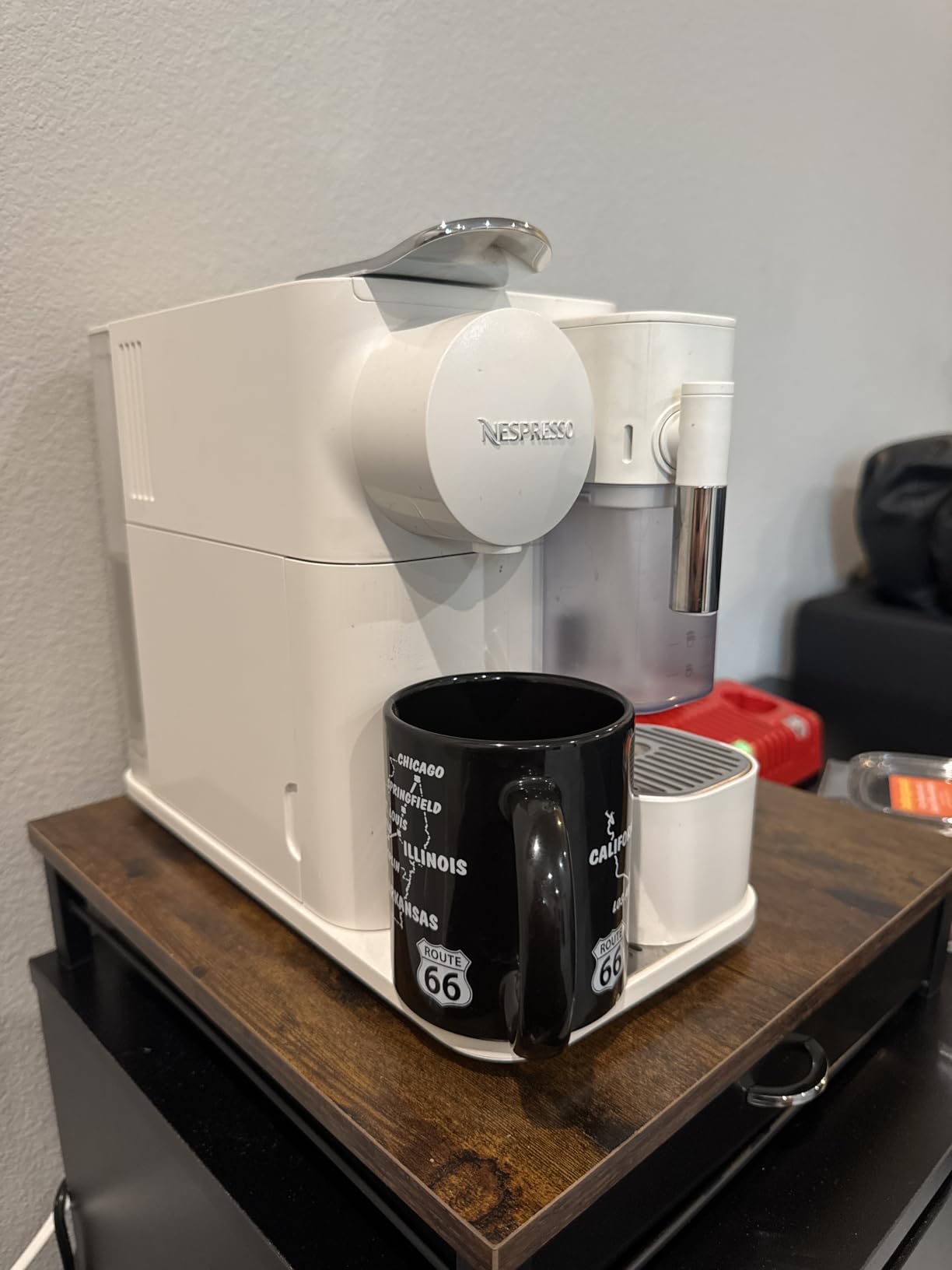 Nespresso Lattissima One Original Espresso Machine with Milk Frother by De'Longhi, Silky White customer photo 2