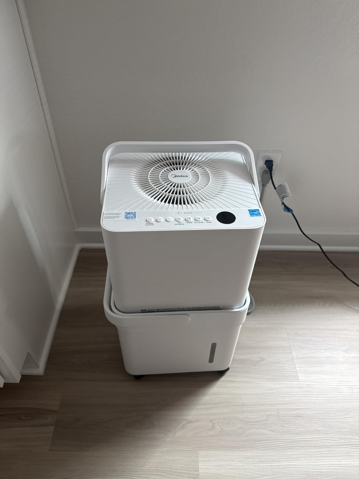 Midea Cube 20 Pint Dehumidifier for Basement, Up to 1,500 Sq. Ft. dehumidifier with drain hose, ENERGY STAR Certificated, Smart Control, Compatible with Alexa, White customer photo 1