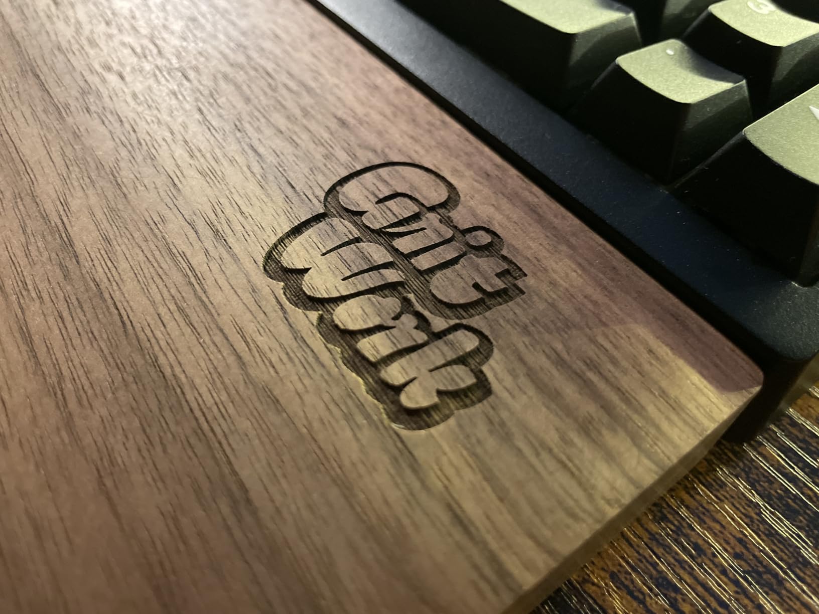 Faluber Wooden Wrist Rest, 17.3-inch Length and 20mm Thickness for Full-Sized Keyboard, Palm Rest, Ergonomic Design for Mechanical Gaming Keyboard, Wipe Clean (Fullsize-440mm, Walnut Wood) customer photo 2