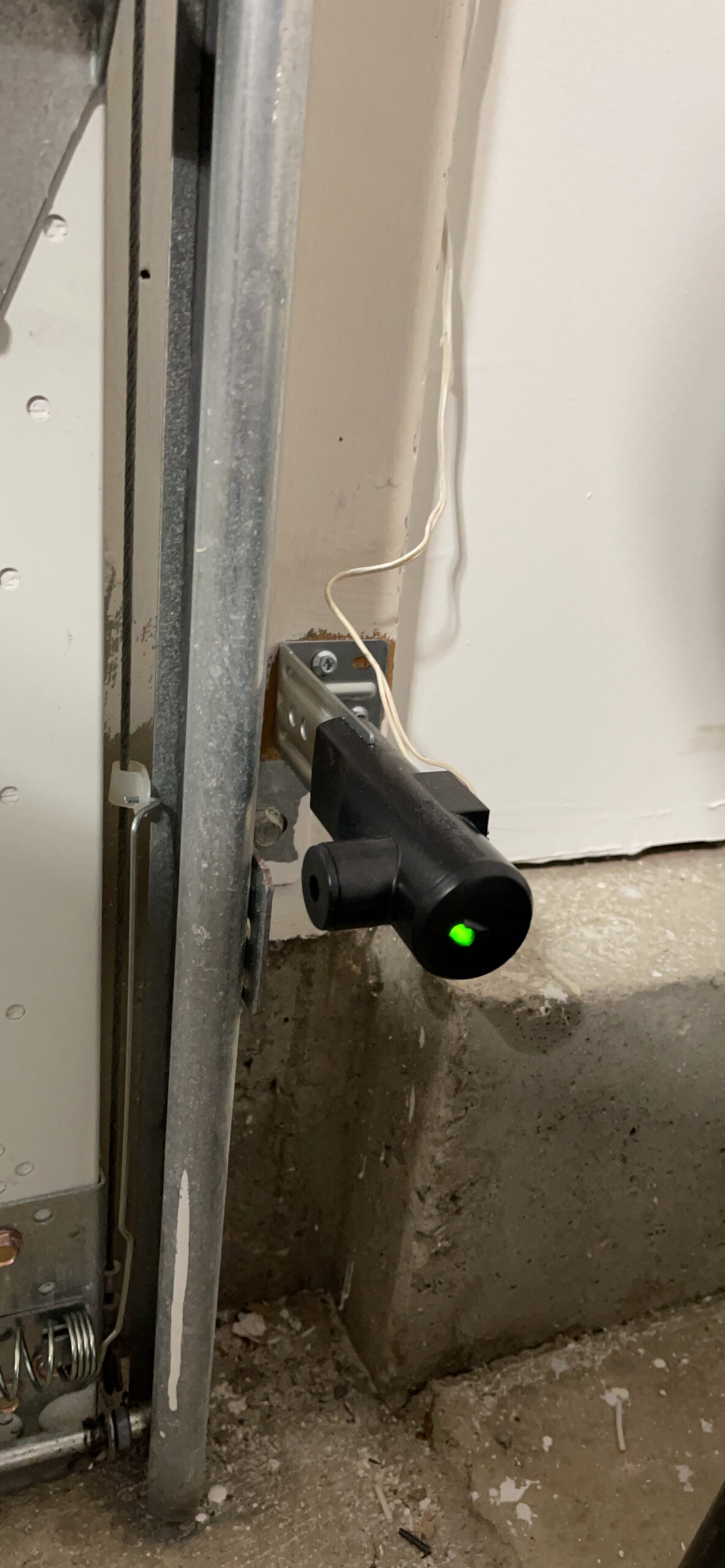 Genie B6172H Wall Mount Smart Garage Door Opener, DC Motor Lifts up to 14ft high 850lbs customer photo 2