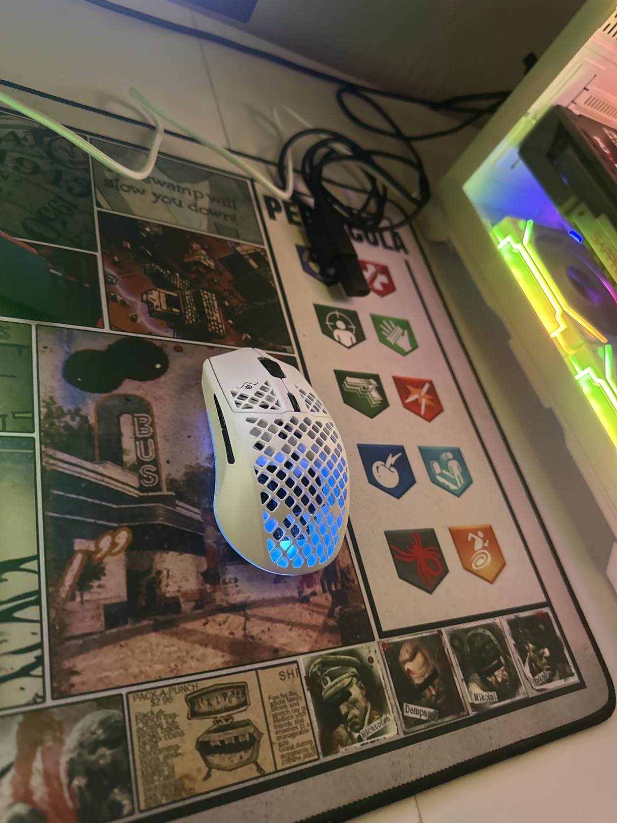 SteelSeries Aerox 3 Wireless - Holey RGB Gaming Mouse - Ultra-lightweight Water Resistant Design - 18K DPI TrueMove Air Optical Sensor - Snow customer photo 1