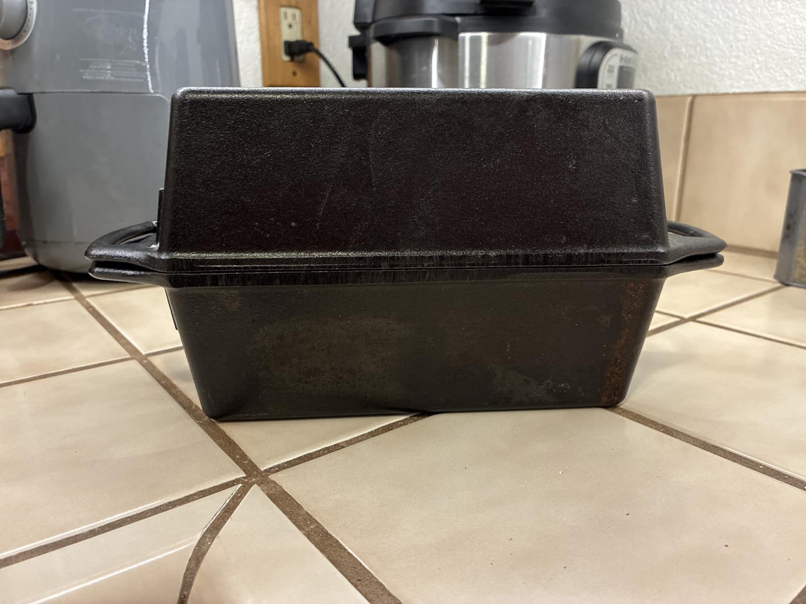 Lodge Seasoned Cast Iron Loaf Pan 8.5 Inches - Pre-Seasoned Rectangular Cast Iron Bakeware- Even Browning Bread Pan with Easy-Release Finish - PFAS-Free Non-Toxic Cookware customer photo 2