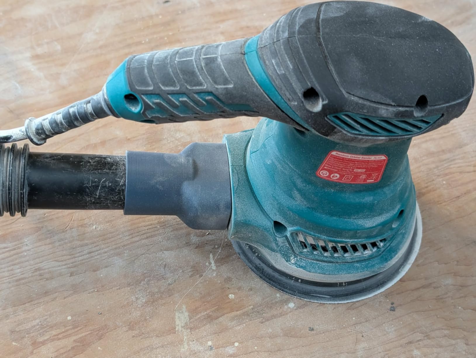 HYCHIKA 5-Inch Random Orbital Sander, 13000RPM Electric Palm Sander with 6 Variable Speeds, 12PCS Sandpapers and Dust Collection Bag customer photo 1