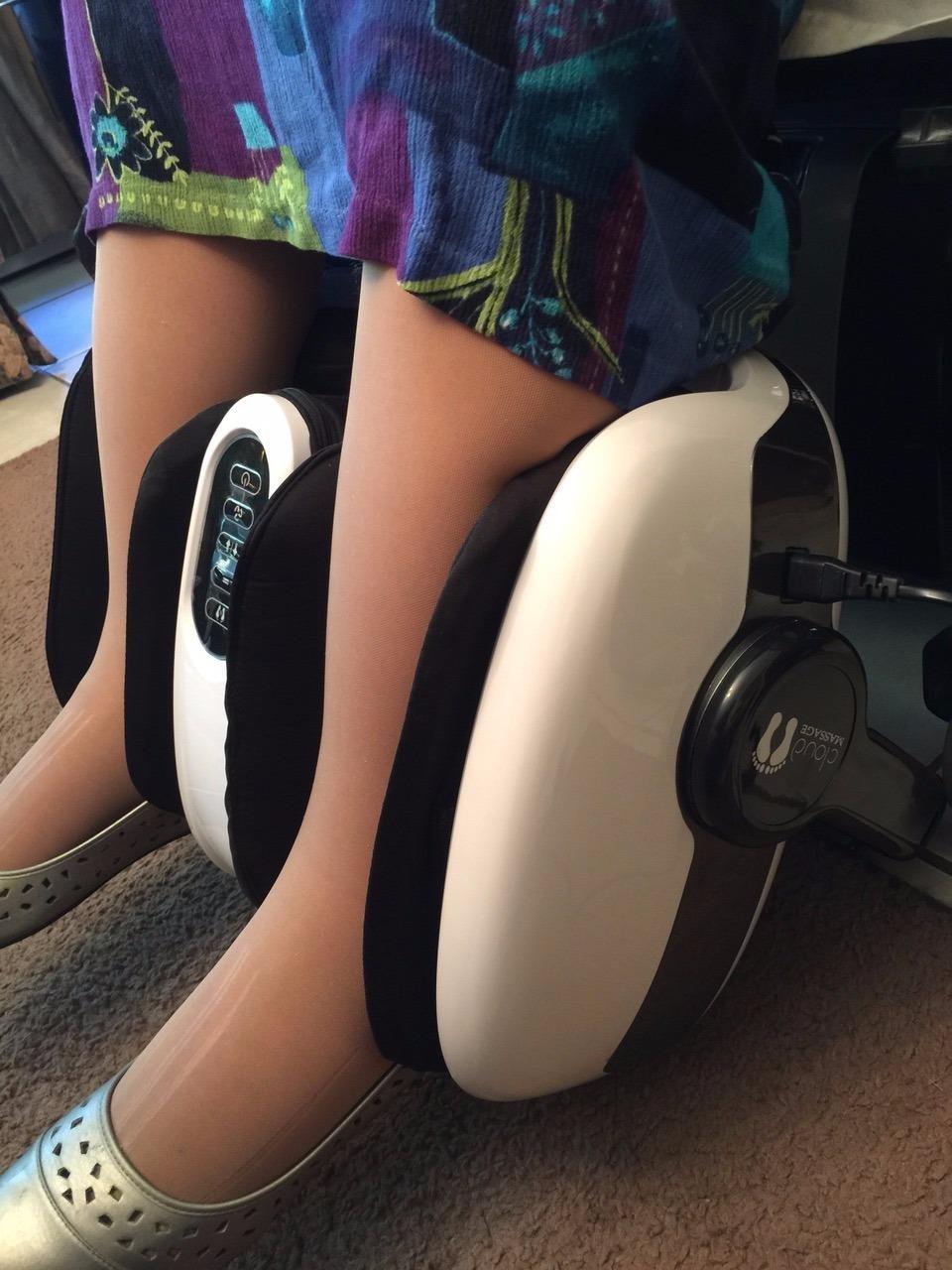 Cloud Massage Shiatsu Foot Massager with Heat - Deep Kneading & Compression, Adjustable Intensity, Multi-Mode Leg and Foot Massager with Remote Control, Anti-Slip Base - Standard Size, White customer photo 1