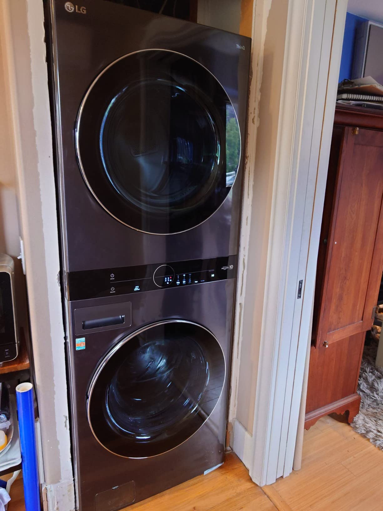 LG WashTower Stacked Smart Laundry Center 4.5 Cu.Ft. Front Load Washer Fully Automatic & 7.4 Cu.Ft. Gas Dryer in Black Steel w/Steam WKGX201HBA customer photo 1