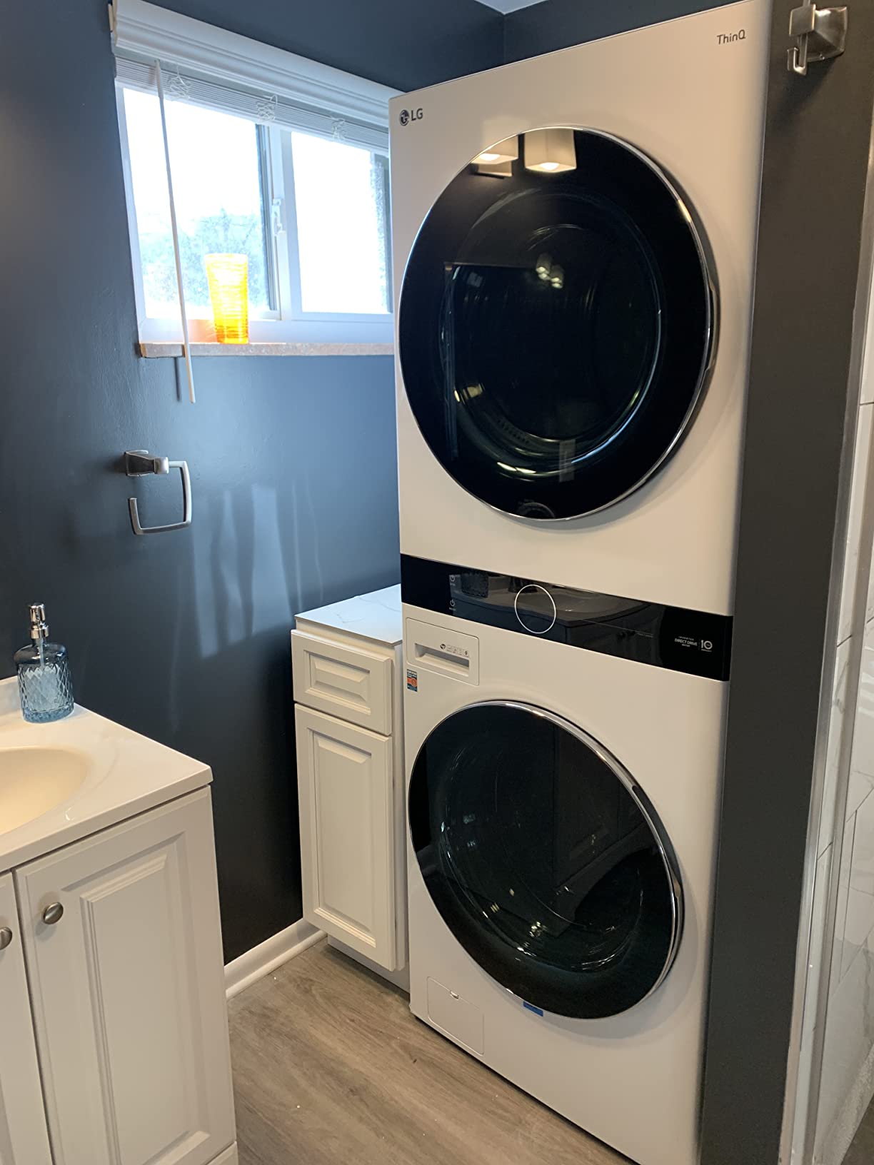 LG WashTower Stacked Smart Laundry Center 4.5 Cu.Ft. Front Load Washer Fully Automatic & 7.4 Cu.Ft. Gas Dryer in Black Steel w/Steam WKGX201HBA customer photo 2