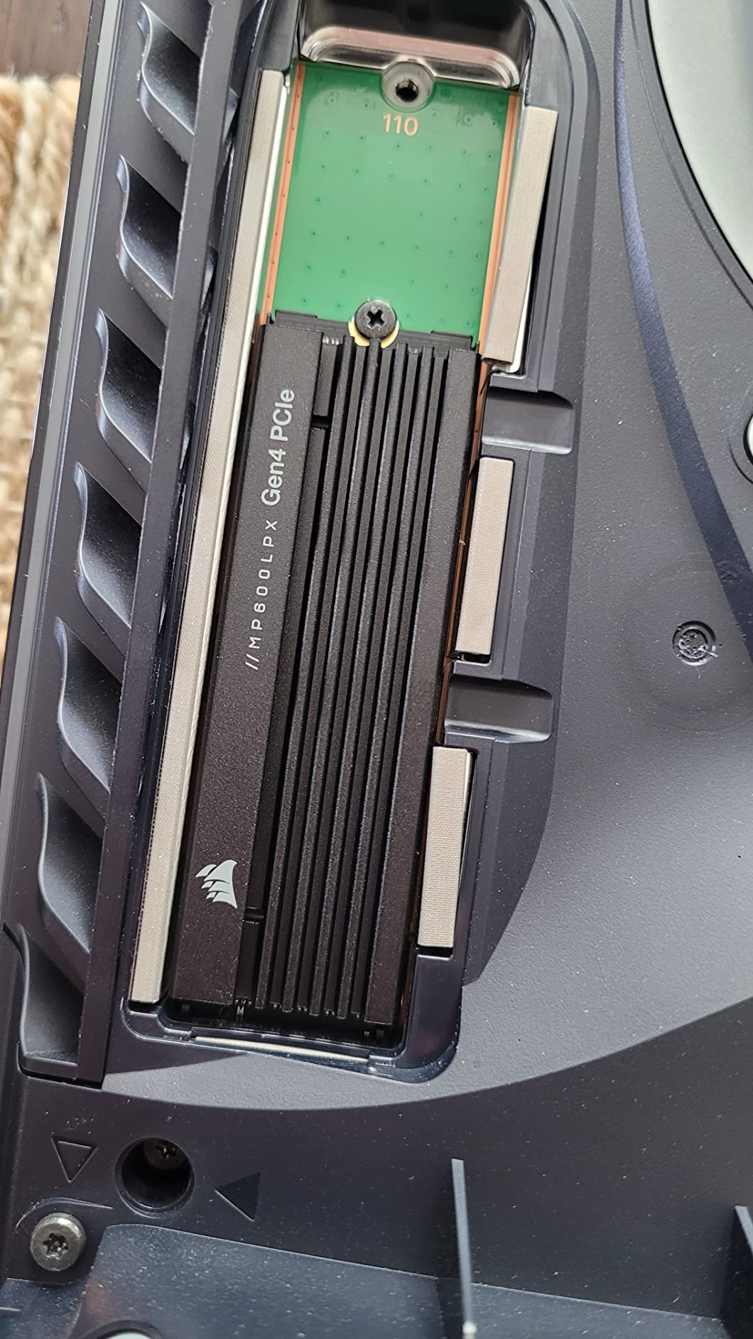 Corsair MP600 PRO LPX 1TB M.2 NVMe PCIe x4 Gen4 SSD - Optimized for PS5 (Up to 7,100MB/sec Sequential Read & 5,800MB/sec Sequential Write Speeds, High-Speed Interface, Compact Form Factor) Black customer photo 2