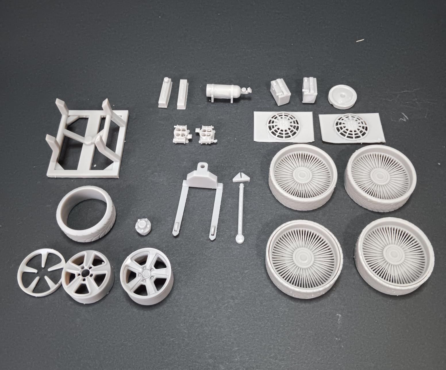 SUNLU 3D Printer Resin, 1kg Fast Curing Standard 3D Resin for LCD DLP SLA Resin 3D Printers, 395-405nm UV Light Curing 3D Printing Liquid Photopolymer Resin, Low Shrinkage, High Precision, 1000g, Grey customer photo 2