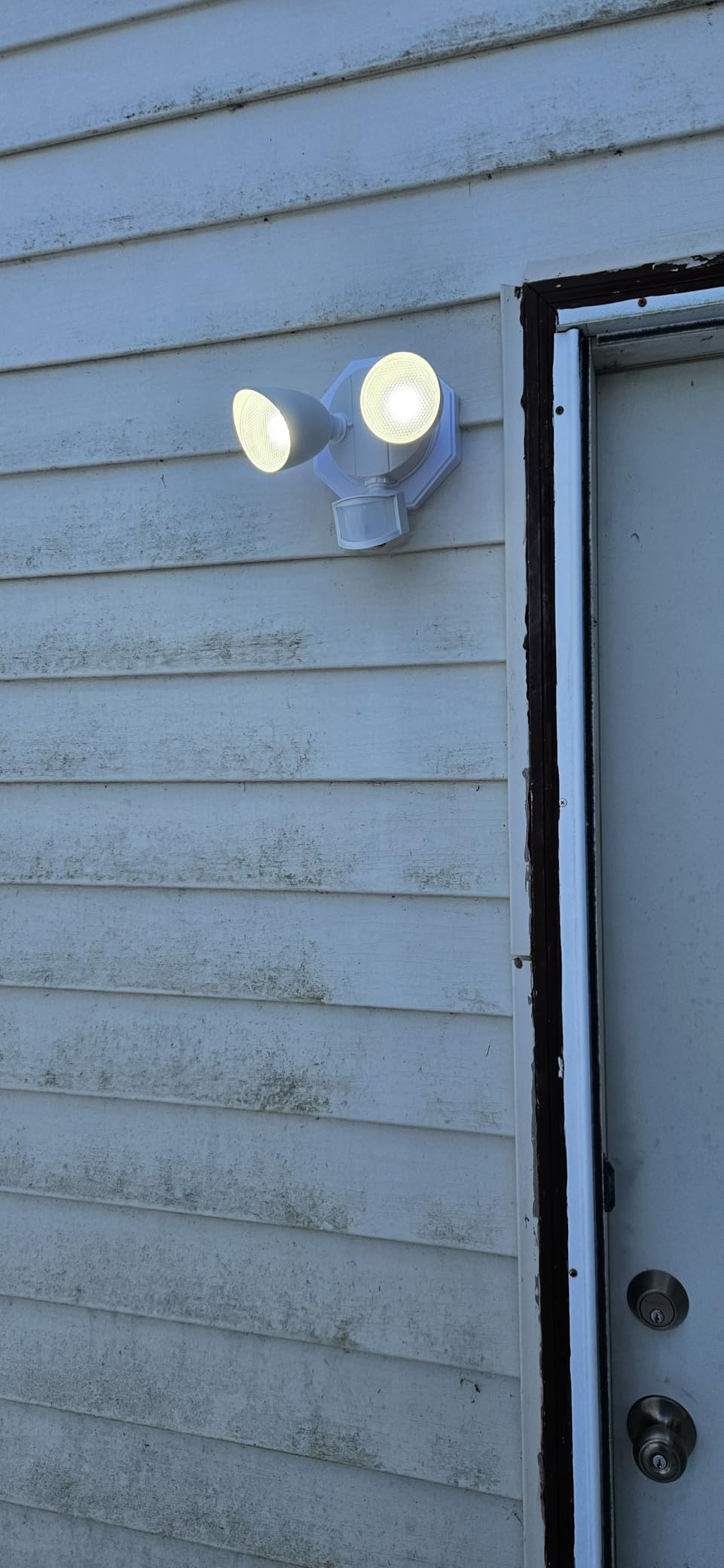 LUTEC 32W 3500 Lumen LED Security Lights Motion Sensor Light Outdoor, 5000K Daylight, IP65 Waterproof, Dusk to Dawn, Hardwired Motion Detector Flood Light for Garage, Yard, Porch-Black customer photo 2
