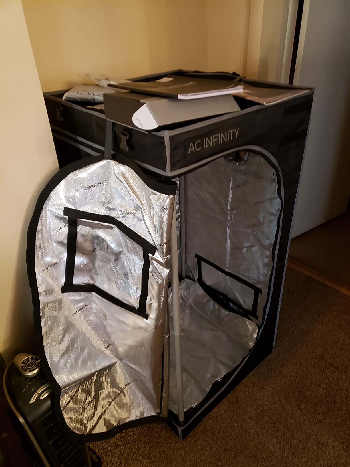 AC Infinity AI Grow System Compact 2x2, 1-Plant Kit w/Self-Learning AI Controller, Dynamic Airflow & LM301H LED Lighting Control, 2000D Mylar Tent w/Lab-Tested Reflectivity, Largest Zippered Window customer photo 2