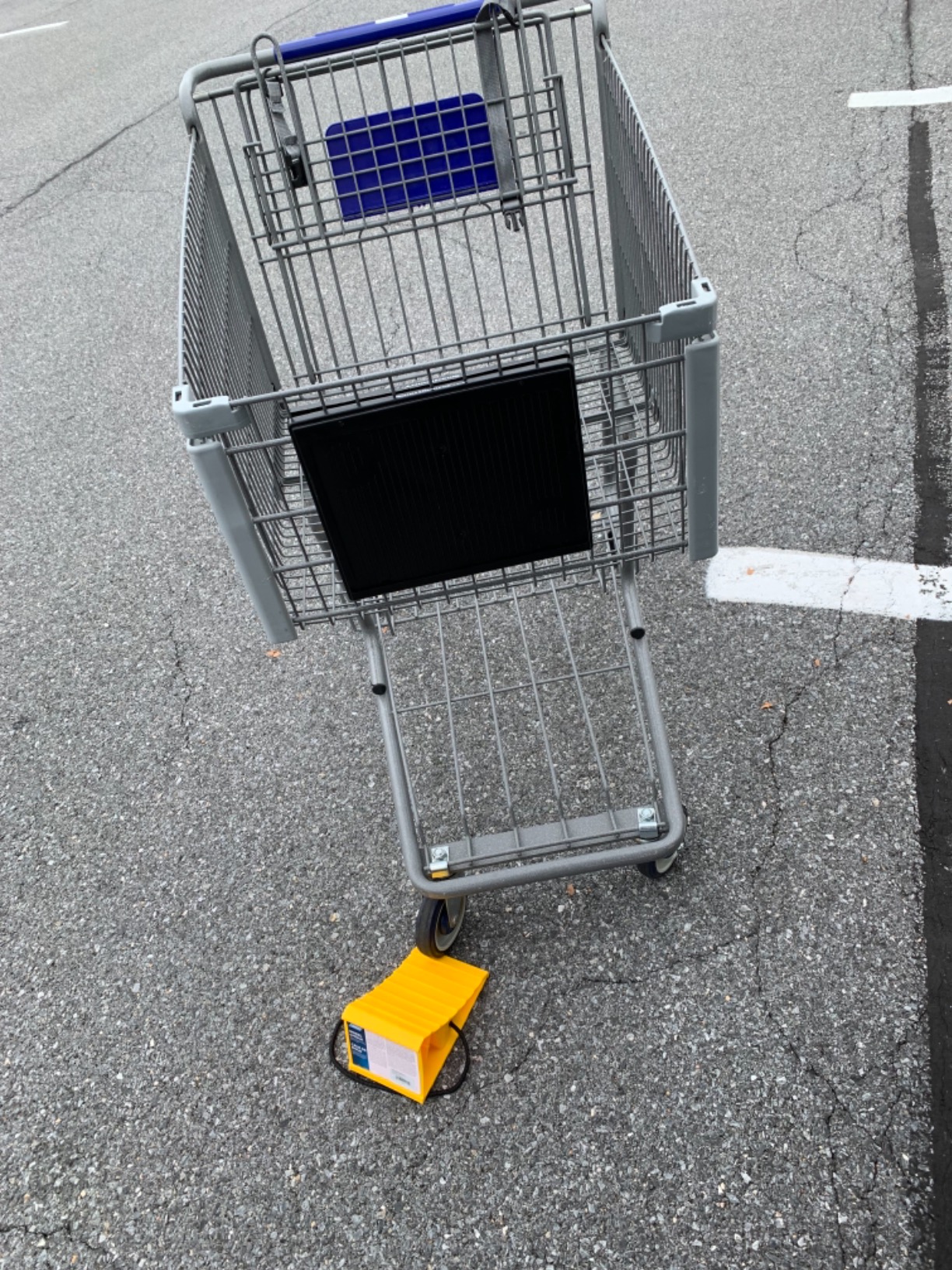 Camco Dual Standard RV Wheel Chock w/Rope - Heavy Duty Trailer Wheel Chock Constructed of Durable Plastic w/UV inhibitors - Features Rope Handle for Easy Removal - Use w/Tires Up to 26-in - 44470 customer photo 1