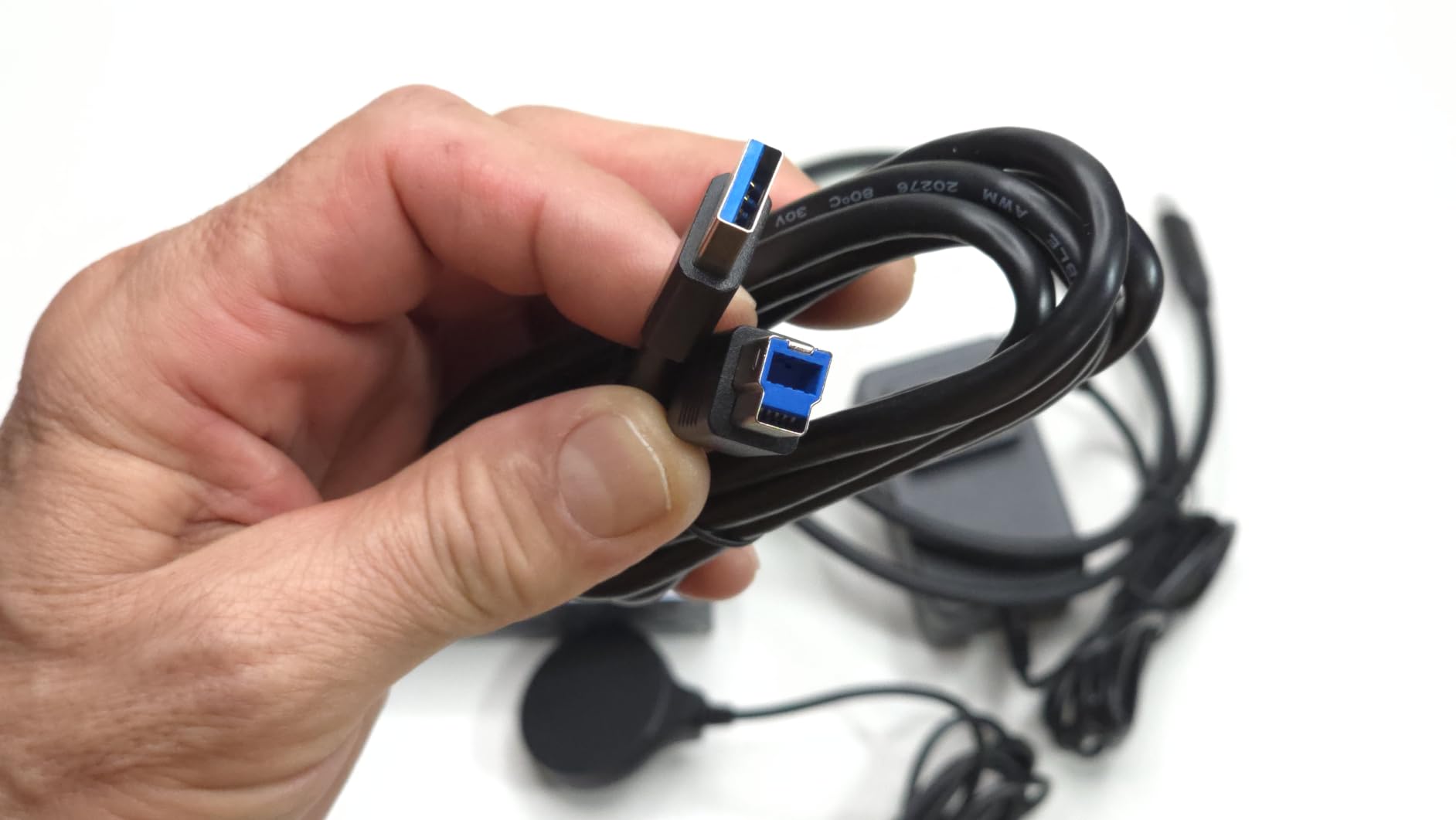 Dual Monitor KVM Switch HDMI 2 Port 4K@60Hz, MLEEDA USB HDMI Extended Display Switcher for 2 Computers Share 2 Monitors and 4 USB 2.0 Hub, Desktop Controller and USB HDMI Cables Included customer photo 1