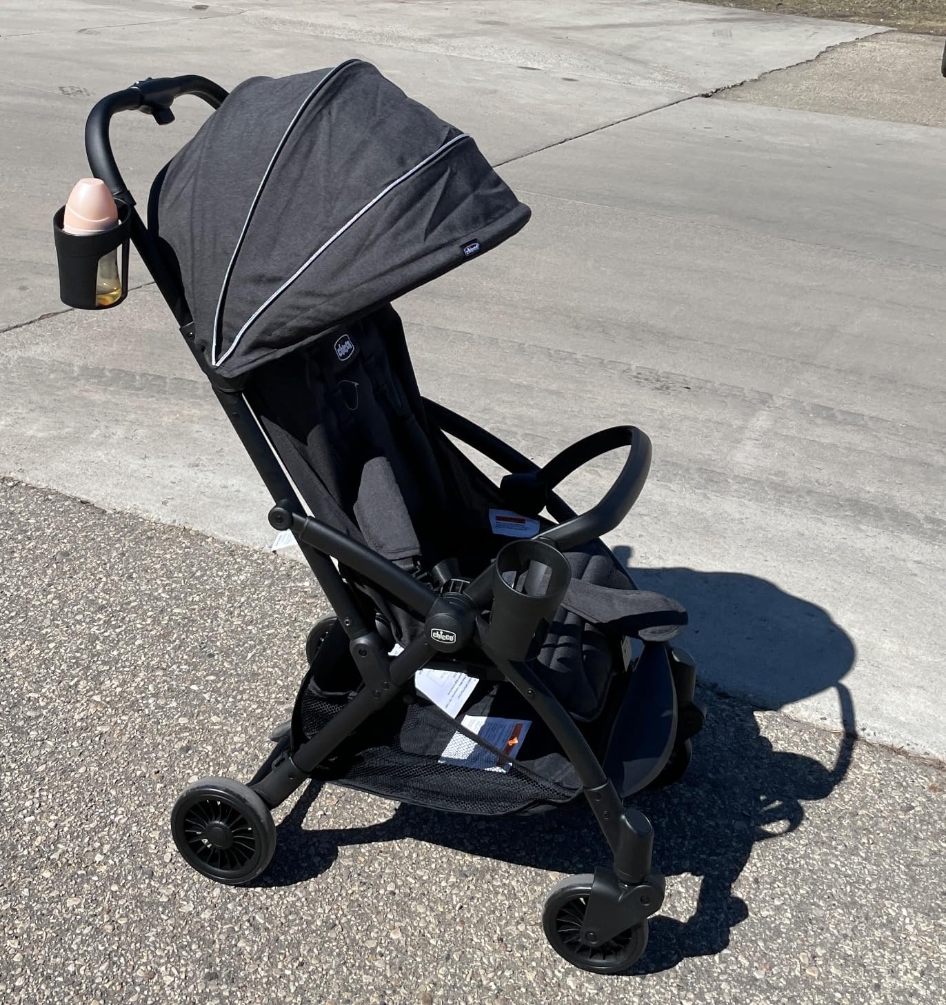 Chicco Presto Self-Folding, Compact Stroller with Canopy, Lightweight Aluminum Frame Umbrella Stroller, Graphite/Grey customer photo 2