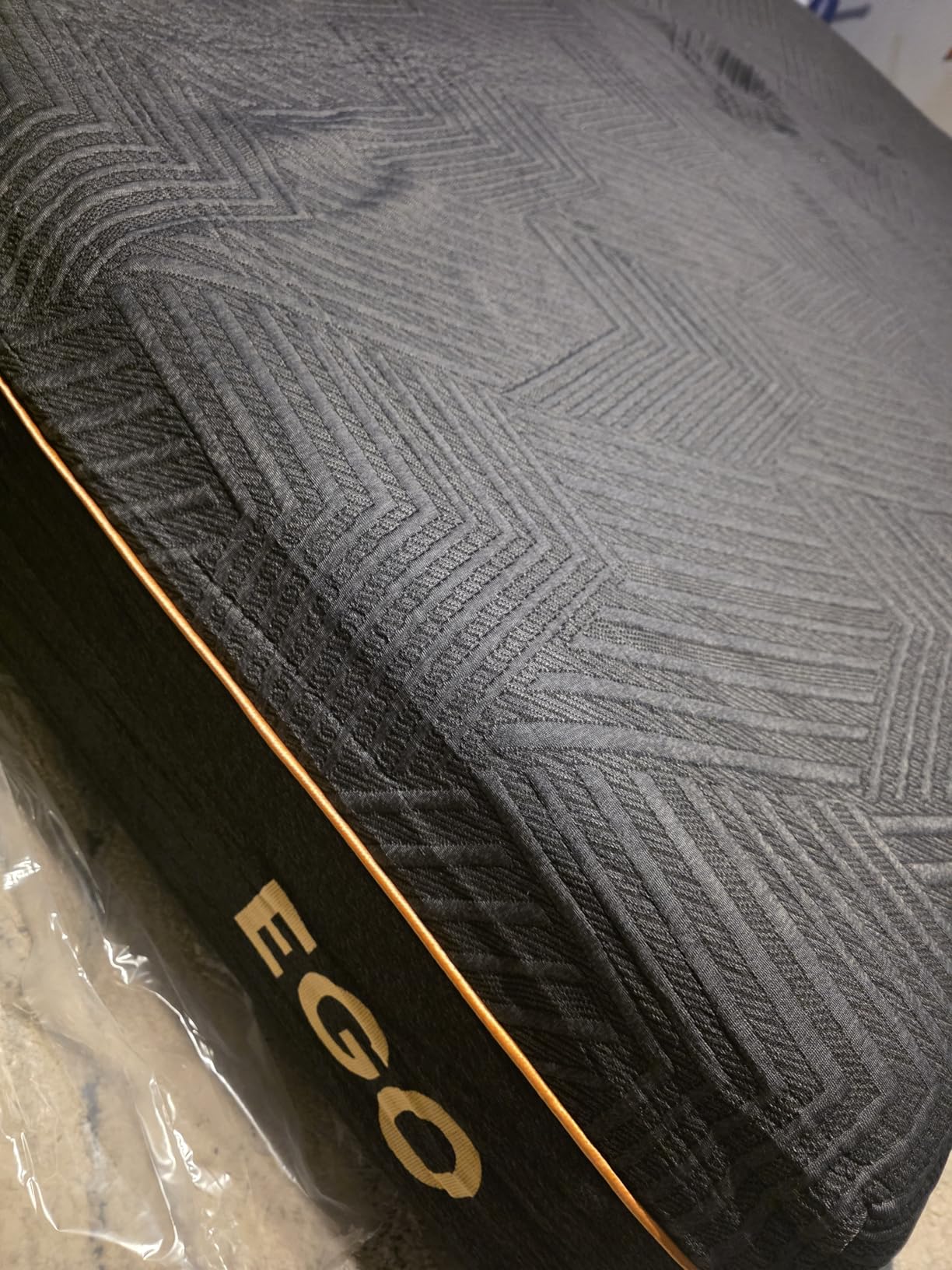 MLILY EGOHOME 14 Inch Queen Memory Foam Mattress for Back Pain, Cooling Copper Gel Bed in a Box, Foam Made in USA, CertiPUR-US Certified, Therapeutic Medium Firm, 60x80x14 Black customer photo 1