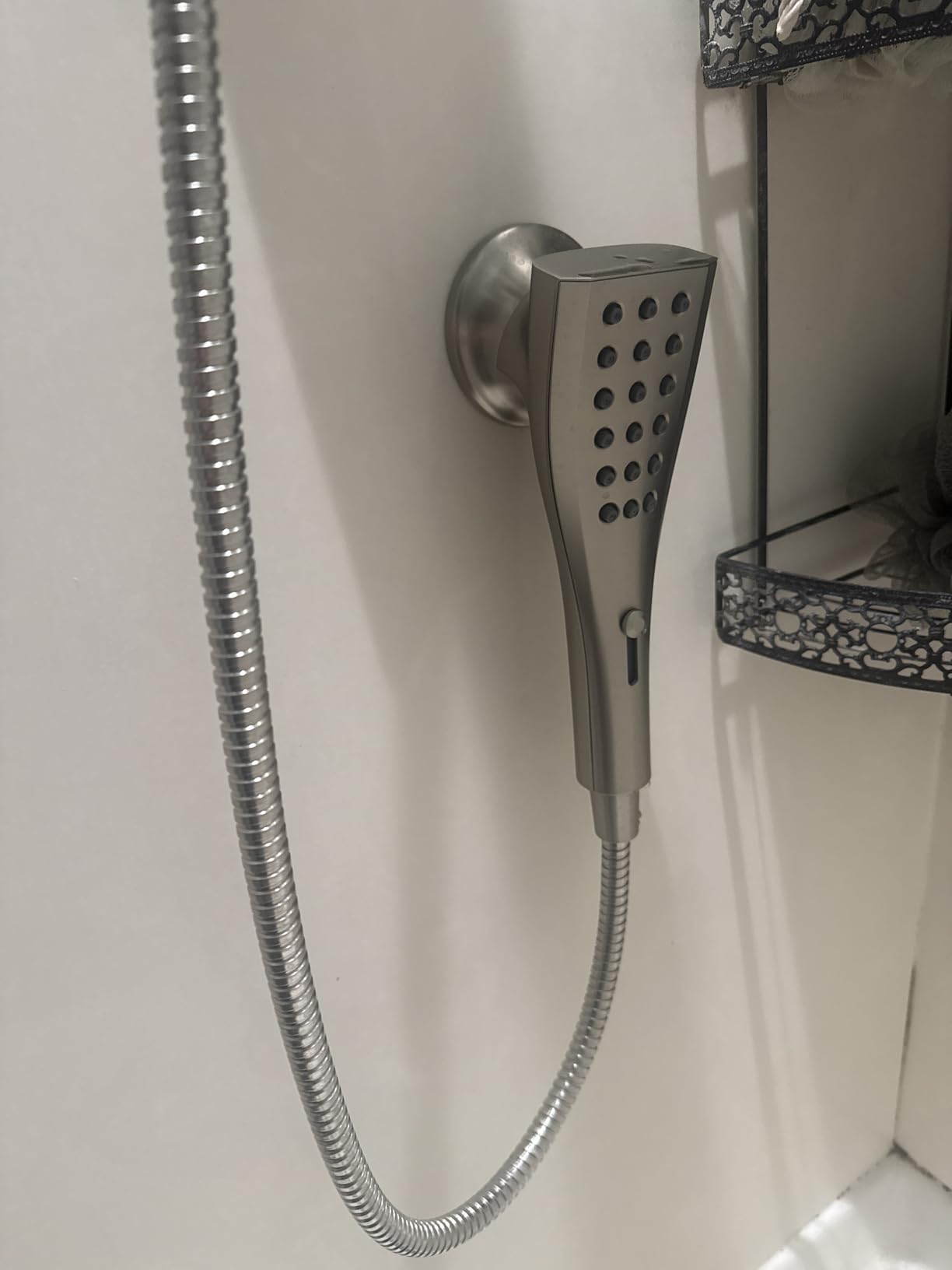 Moen Verso Chrome Round Rain Shower Head and Detachable Handshower Combination with Magnetix Docking System and 60-inch Metal Hose, 220C2 customer photo 2