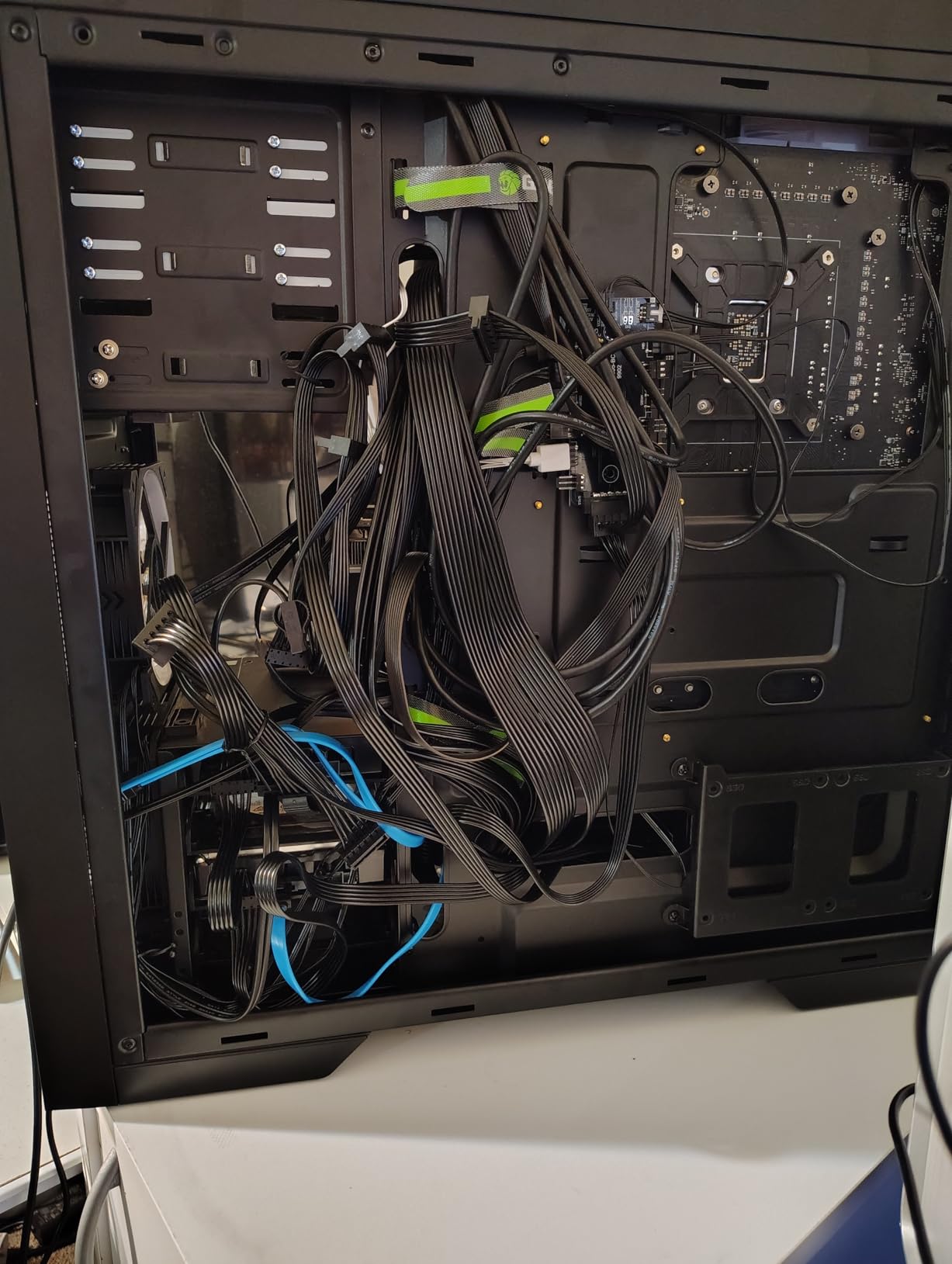 Thermaltake Toughpower GF3 1200W; ATX 3.1; x2 Native PCIe 5.1 12V-2x6; Flat Cables; Color Matched Connectors; Japanese Main Capacitors; 135mm Fan; 80 Plus Gold Certified; Black; PS-TPD-1200FNFAGU-4 customer photo 2