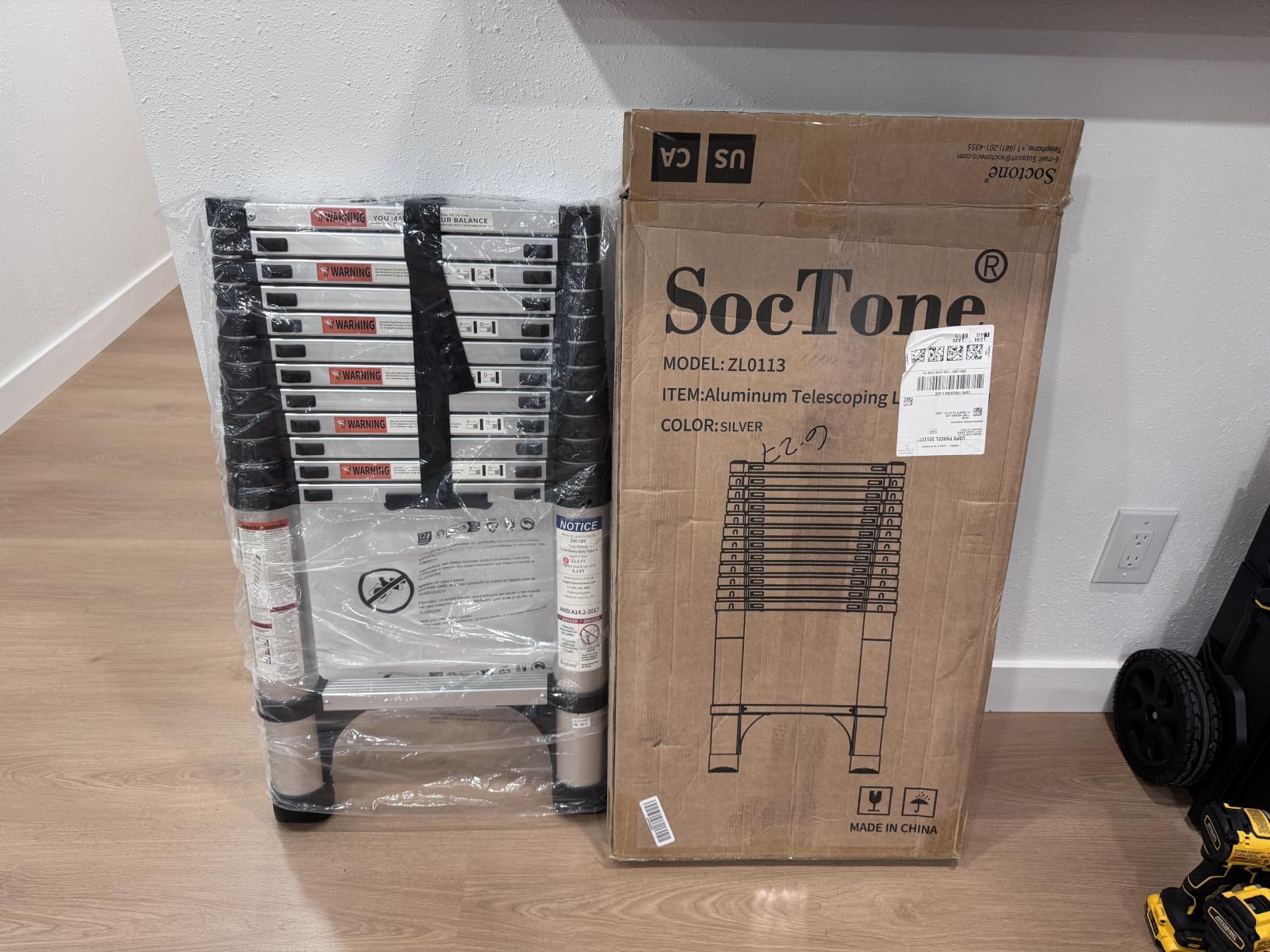Soctone Telescoping Ladder, 12.5 FT Aluminum Button Retraction Extension Ladder with 2 Triangle Stabilizers, Multi-Purpose Ladder with Slow Down Design, 330lbs Max Capacity for House Daily Life customer photo 2