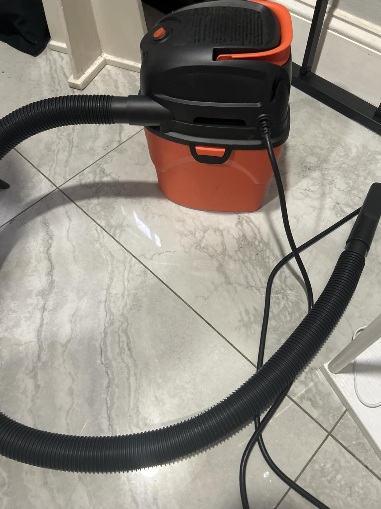 Armor All AA155 1.5-Gallon 2 Peak HP Portable Wet/Dry Vacuum, Orange customer photo 2