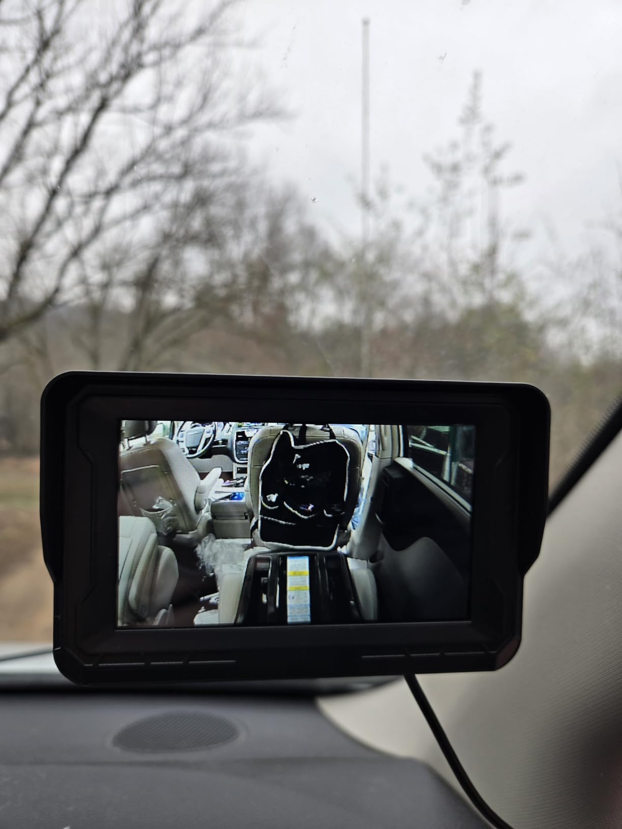 DoHonest Baby Car Camera HD 1080P - Rear-Facing Car Baby Monitor with Night Vision, Adjustable View Angle, Easy Setup, Anti-Glare Display, Safety for Kids & Infants customer photo 1