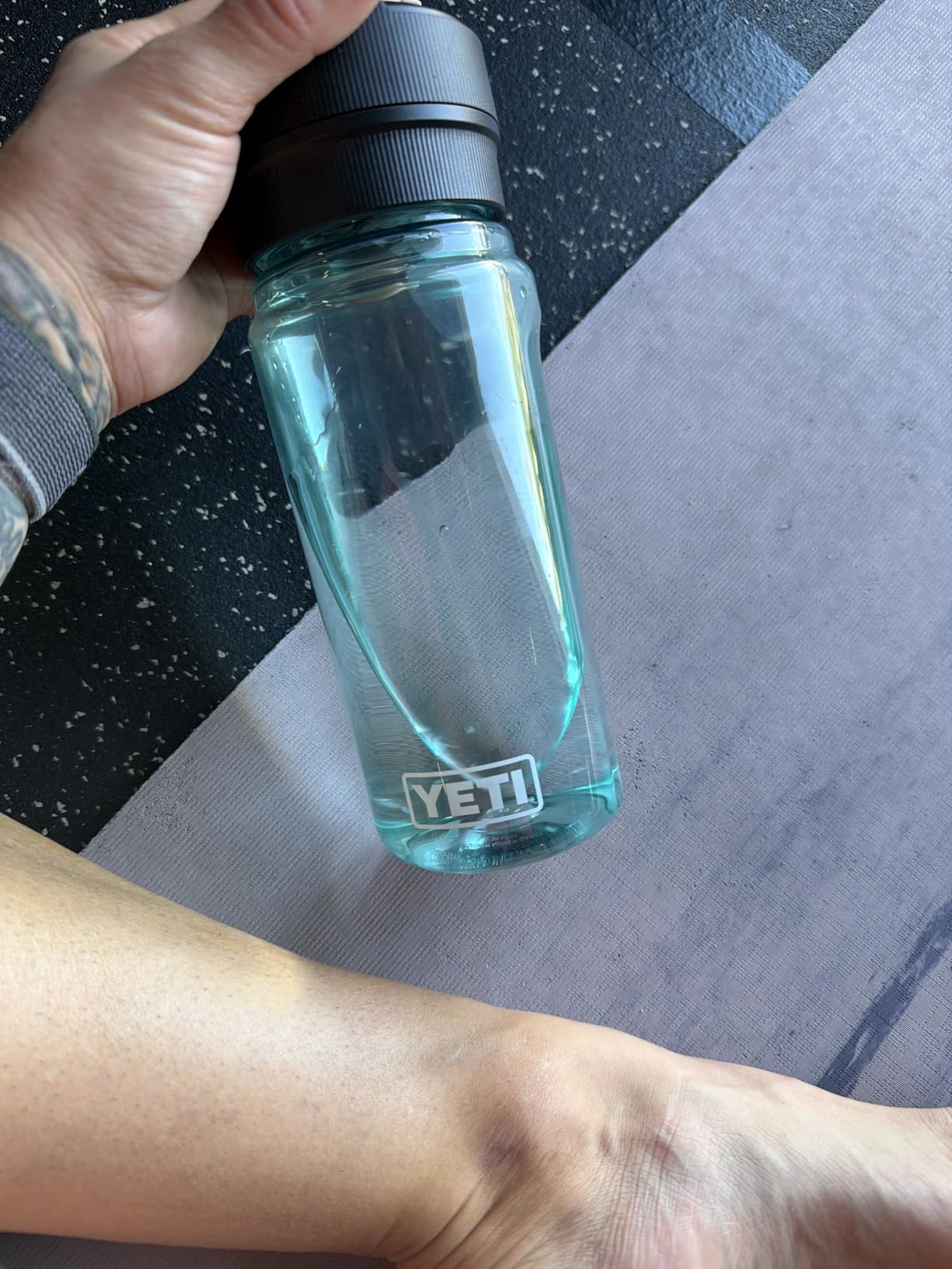 YETI Yonder Water Bottle with Yonder Chug Cap, Lightweight, Leakproof and BPA-Free customer photo 2