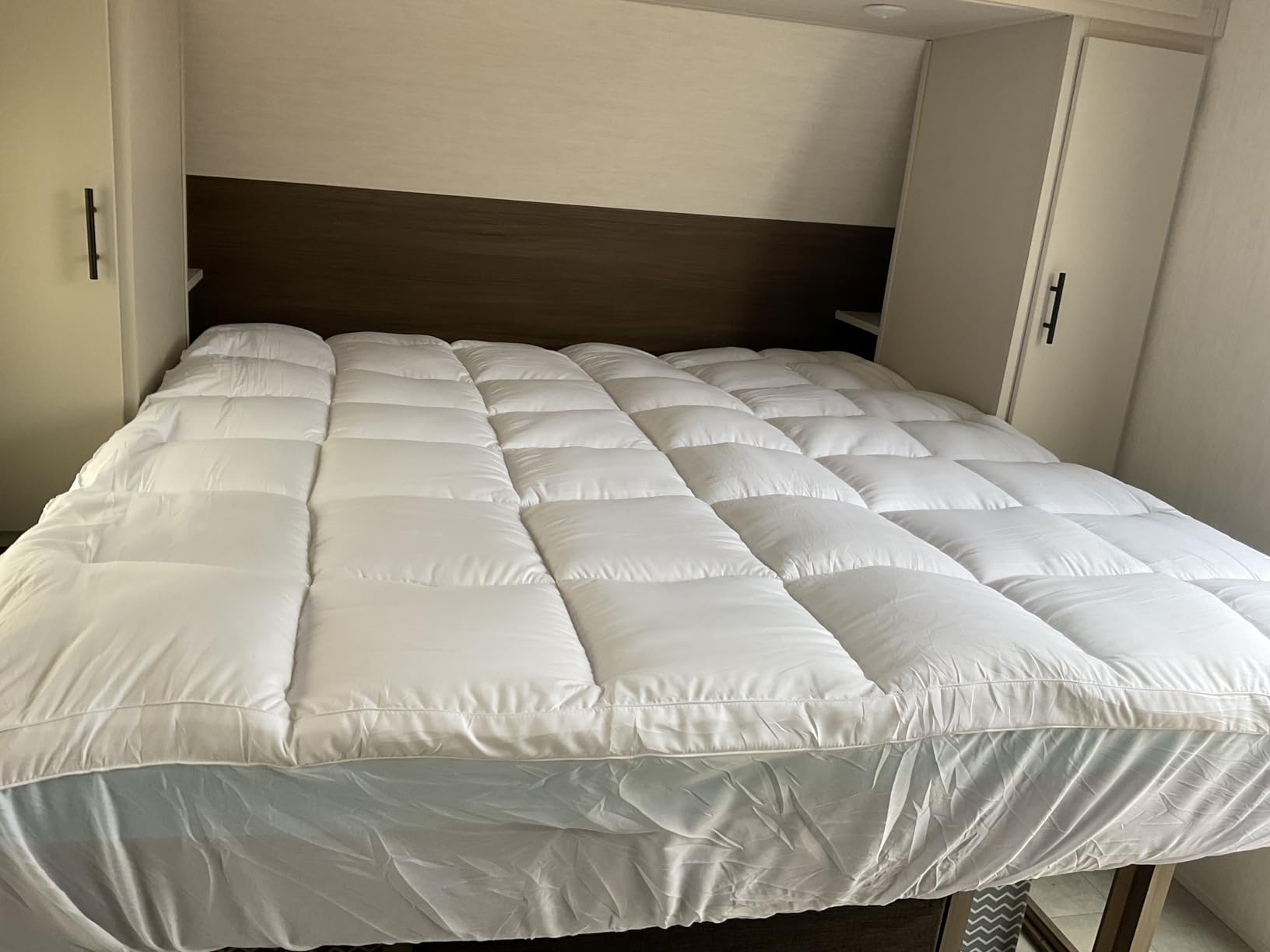 CYMULA Queen Mattress Topper for Back Pain - Extra Thick Cooling Mattress Pad Cover for Queen Size Bed - Soft Mattress Protector Pillow Top with 8-21 Inch Deep Pocket 3D Snow Down Alternative Fill customer photo 1