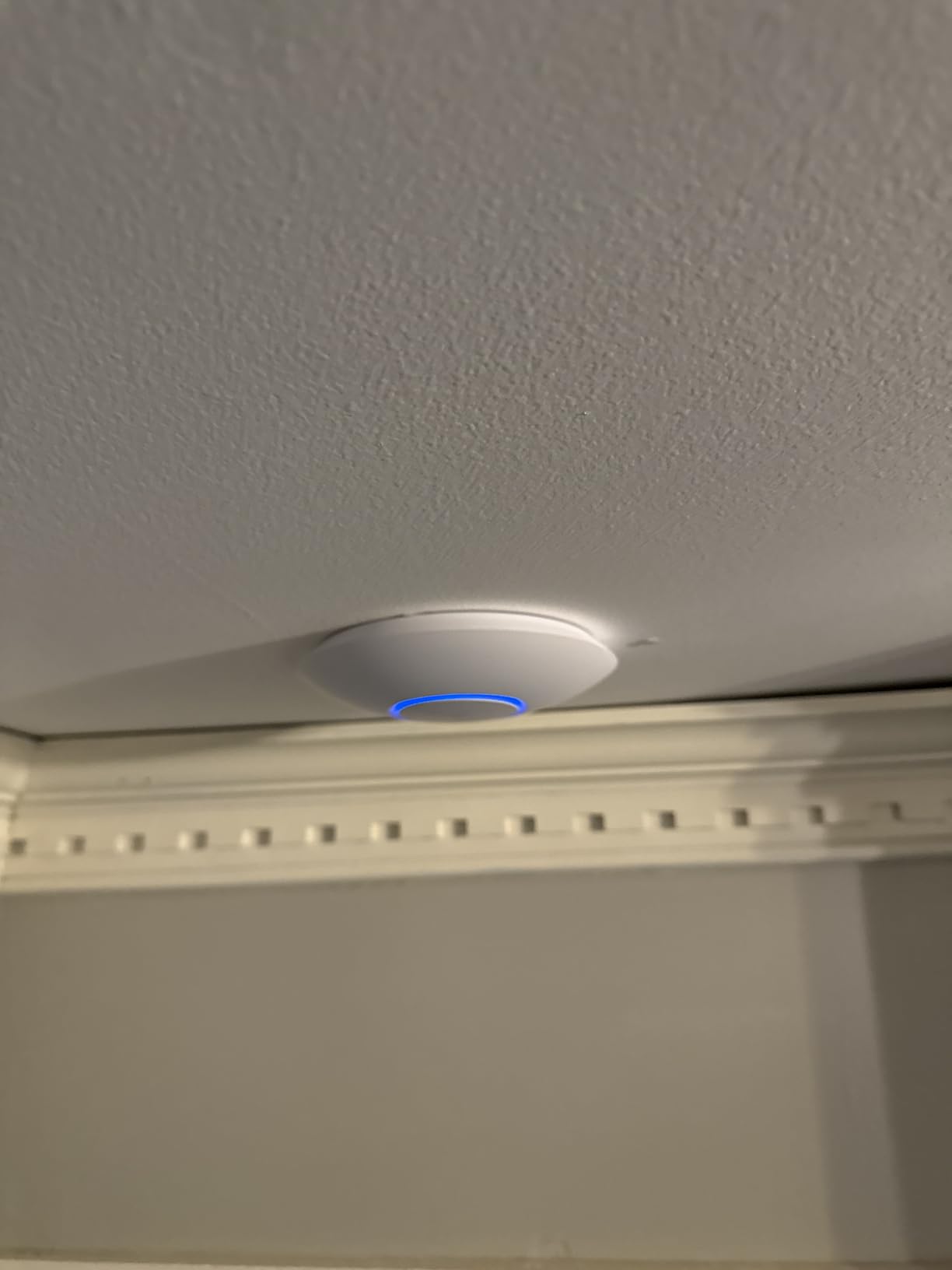 Ubiquiti U6+ AP WiFi6 1xGbE PoE 2x2 Dual customer photo 2
