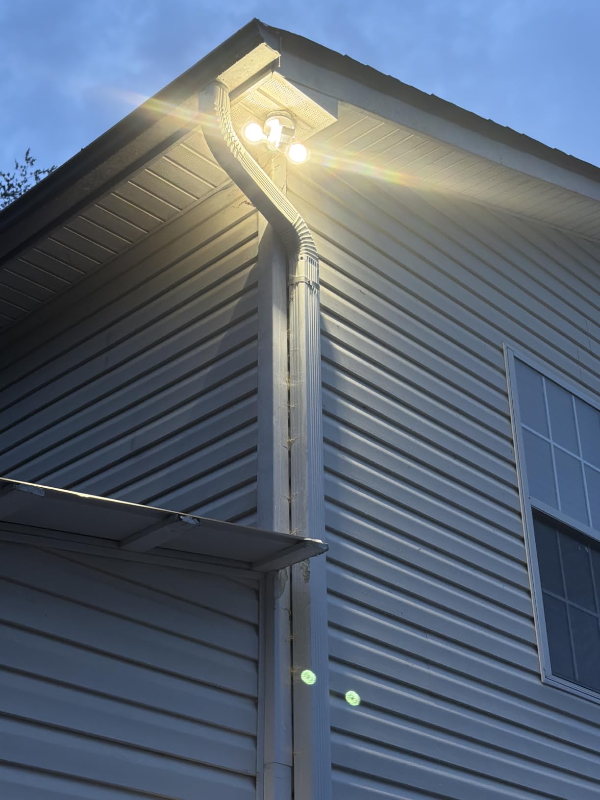 SANSI 25W 3000LM Motion Sensor Outdoor Security Lights, 5000K Daylight, Dusk to Dawn, 320 Degree Angle Eave Mount Security Lights Super Bright for Yard, IP65 Waterproof, ETL Listed, Black customer photo 1