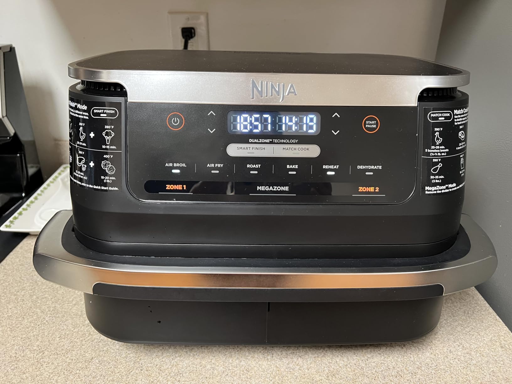 Ninja Foodi Air Fryer | 6-in-1 with 7-QT MegaZone & Basket Divider for Large Proteins & Full Meals | Cook 2 Foods at Once | 450° F | Air Fry, Roast, Broil, Dehydrate, Keep Warm & Bake | Black | DZ071 customer photo 2