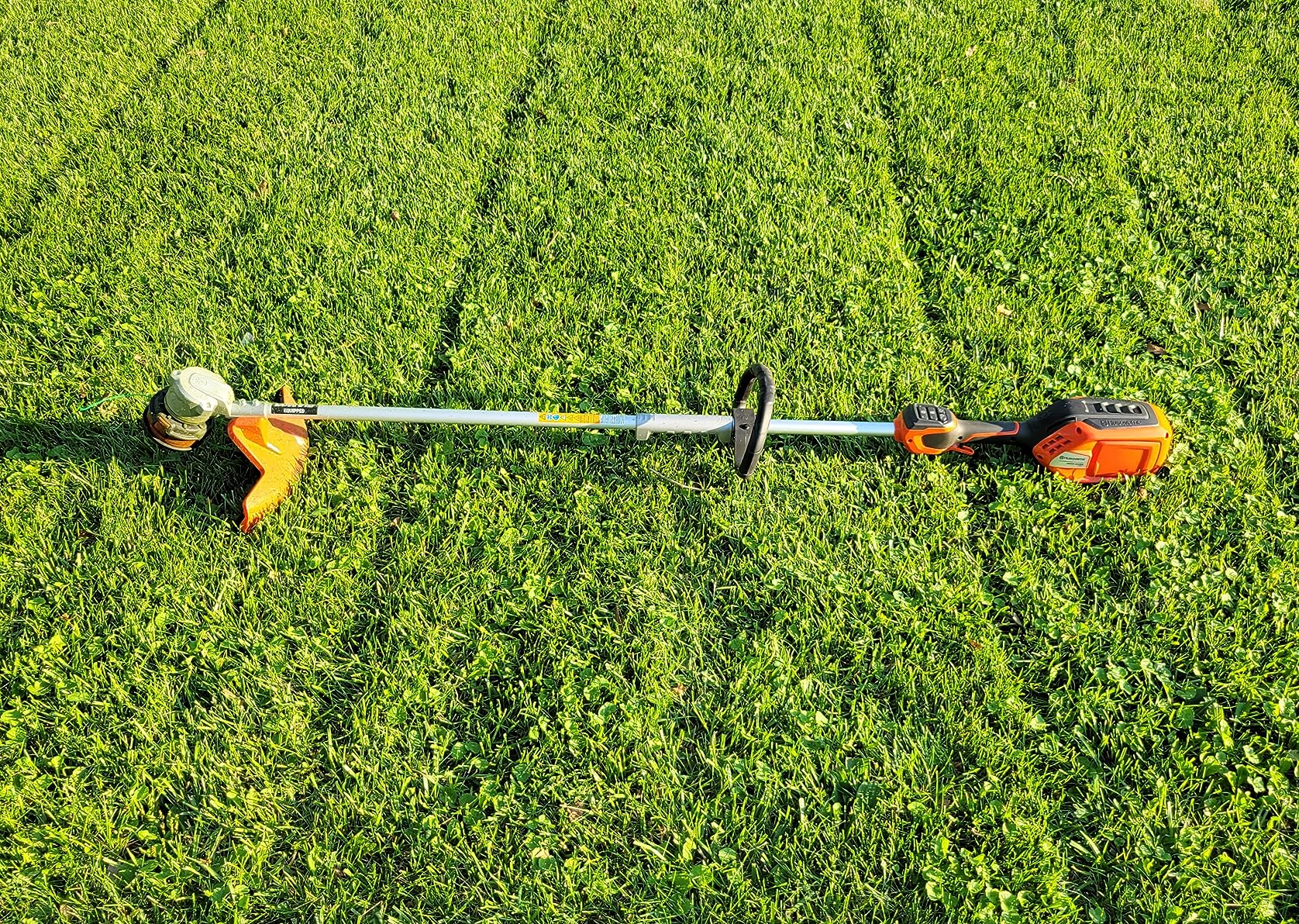 Husqvarna WeedEater 320iL Cordless String Trimmer with 4Ah Battery and Charger, 16-Inch Straight Shaft Electric Weed Eater with Rapid Replace Trimmer Head customer photo 2