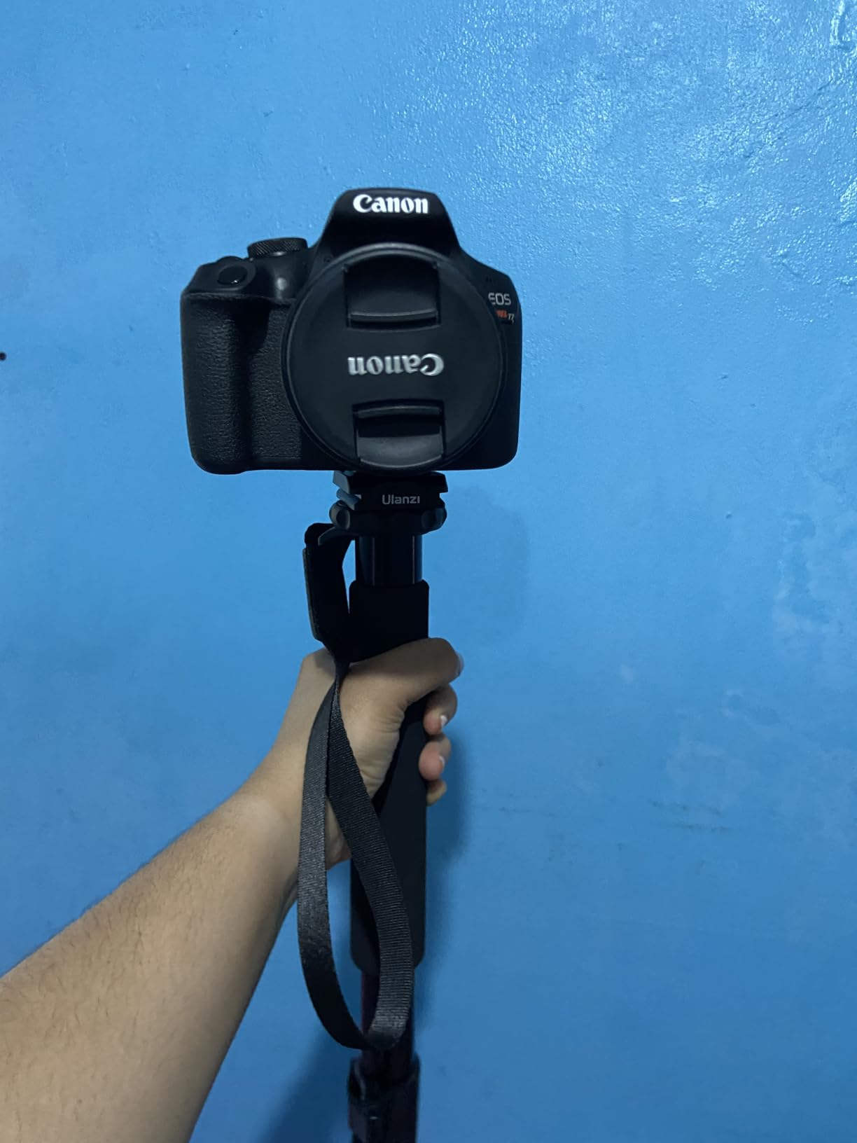 ULANZI TB12 61-Inch Camera Monopod - Portable Tripod & Monopod Photography Stick with 5-Section Height, Aluminum Compact Travel Camera Stick for Canon, Nikon, Sony Mirrorless, DSLR customer photo 1